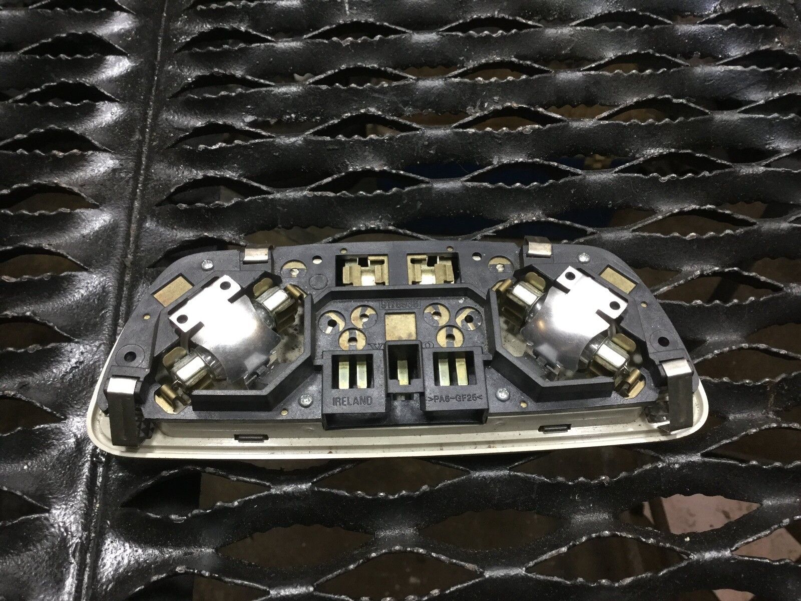 Volvo S60 Overhead Dome Light Lamp OEM 9178936 - Replacement Interior Light for Volvo S60 2001-2009 Models - Perfect for Night Driving and Cabin Illumination