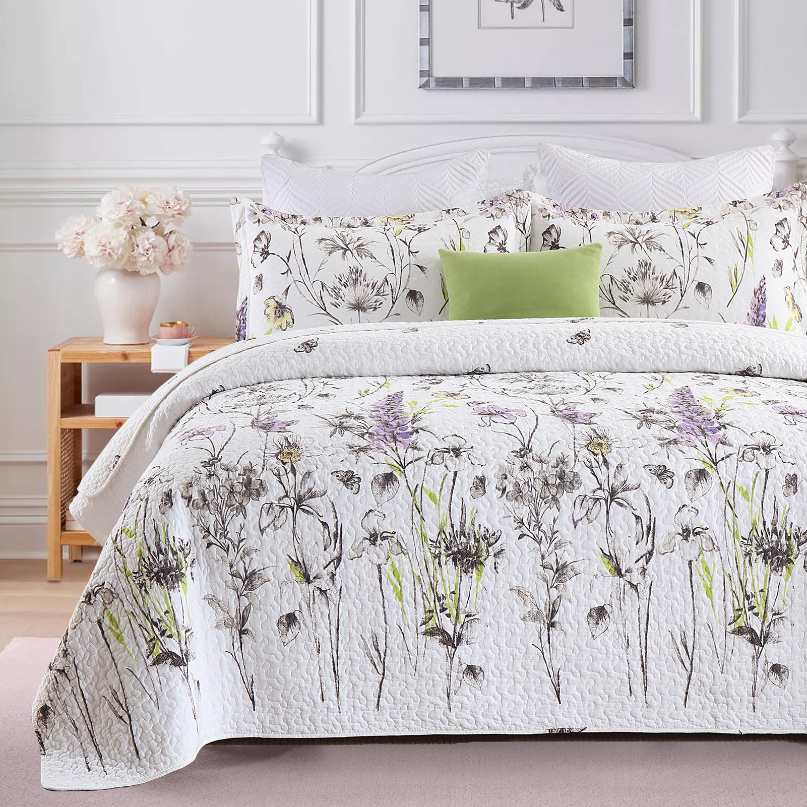 KALOOLA 100% Cotton Reversible King Size Quilt Set - 3 Piece Floral Botanical Bedspread with Purple Flowers, Lightweight All Season Coverlet | Perfect for Spring Bedding, Master Bedroom Decor & Guest Room Comfort