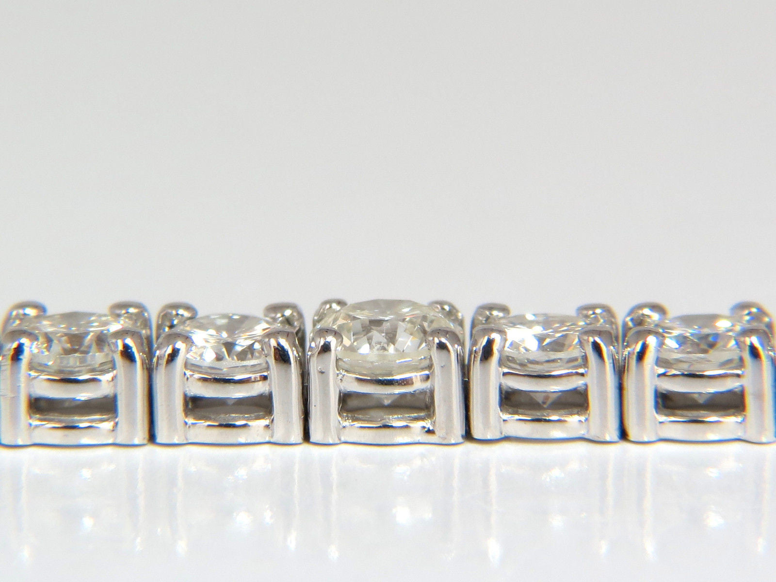 4.26 Carat Natural Diamond Graduated Tennis Bracelet in 18K White Gold (F-G Color, VS Clarity) - Perfect for Weddings, Anniversaries & Special Occasions