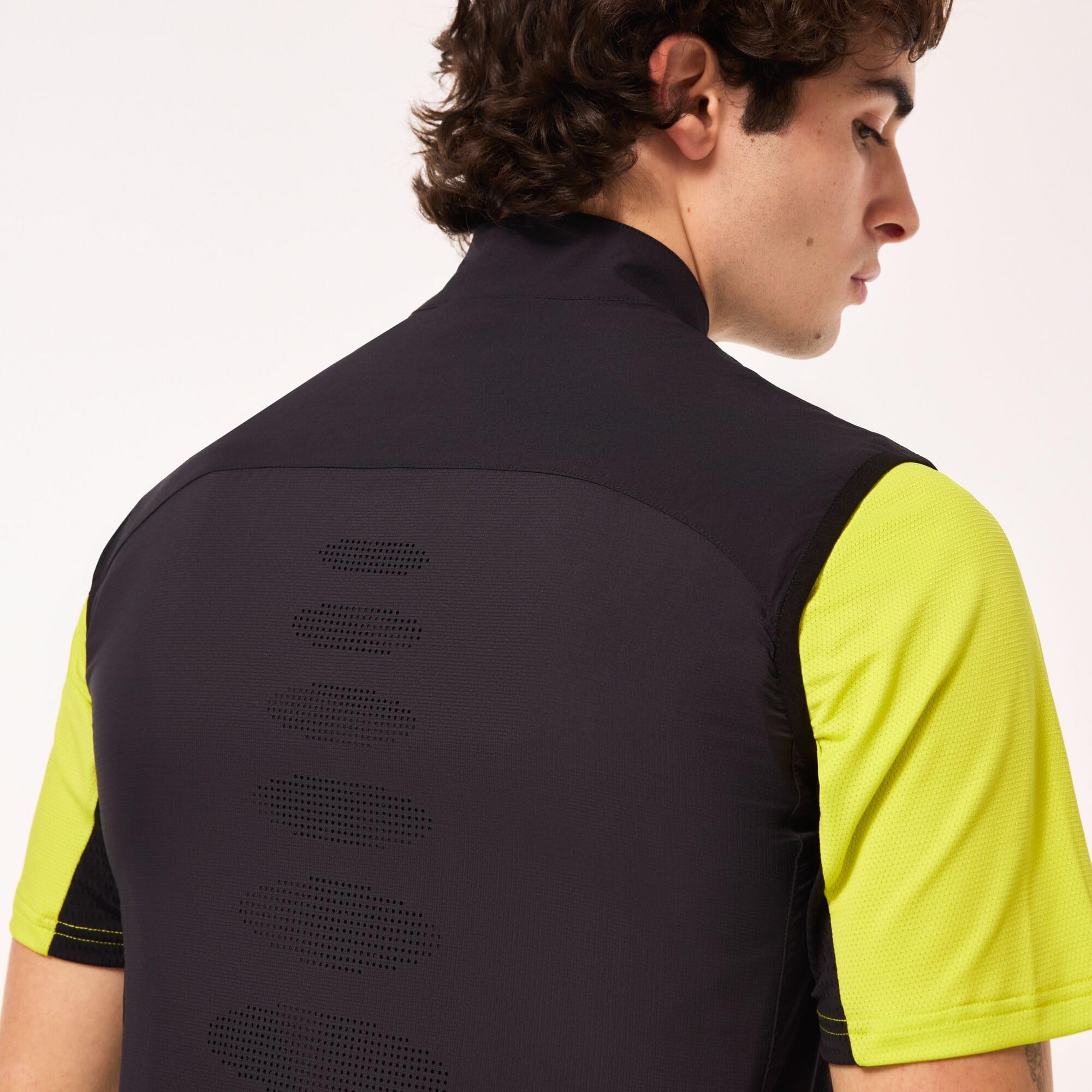 Oakley Men's Elements Vest - Lightweight Water-Resistant Outdoor Vest for Hiking, Running & Travel | Activewear for Men