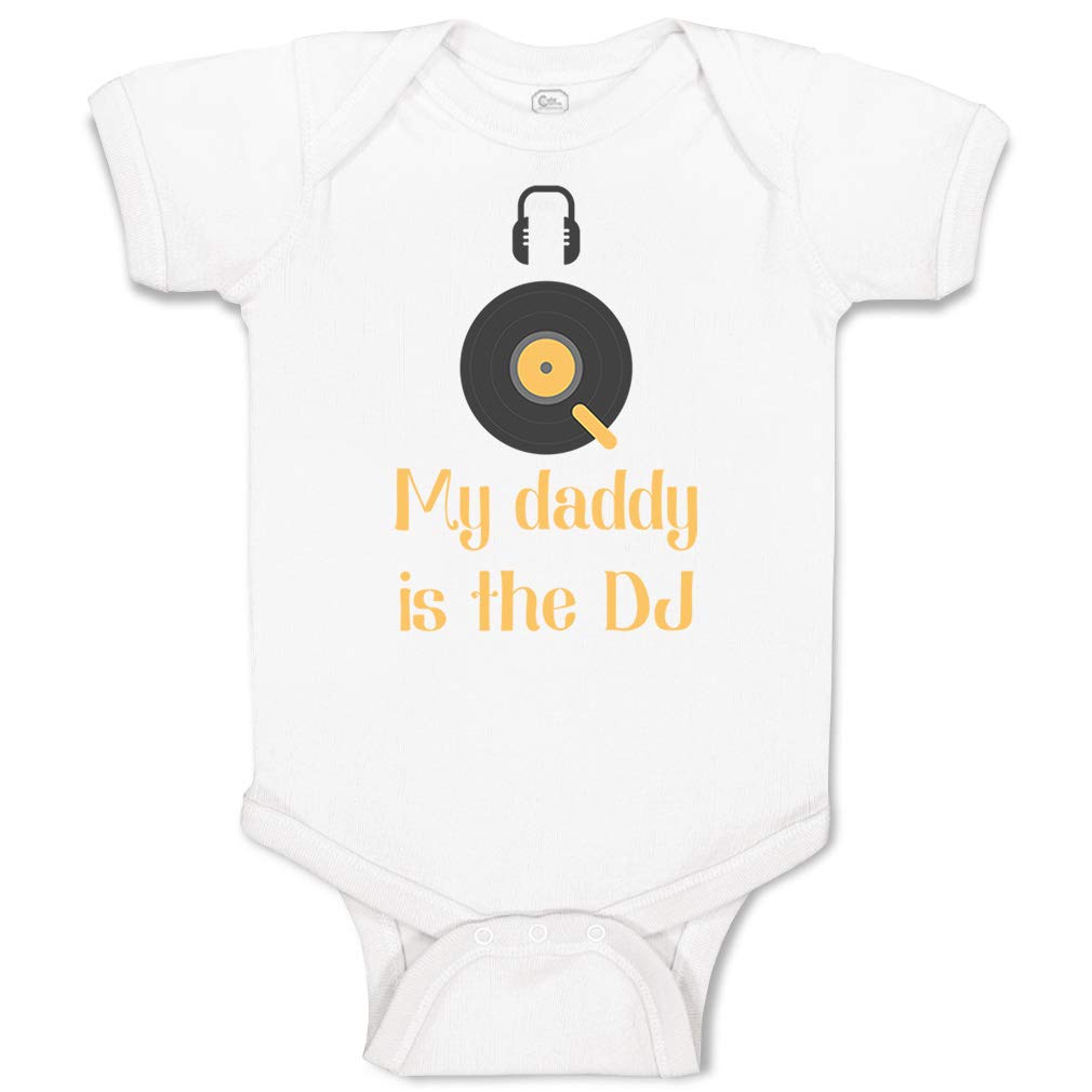 Funny Baby Bodysuit - My Daddy Is The DJ - Cute Cotton Onesie for Boys & Girls - Father's Day Gift - Newborn White Outfit - Perfect for Parties, Family Photos & Special Occasions