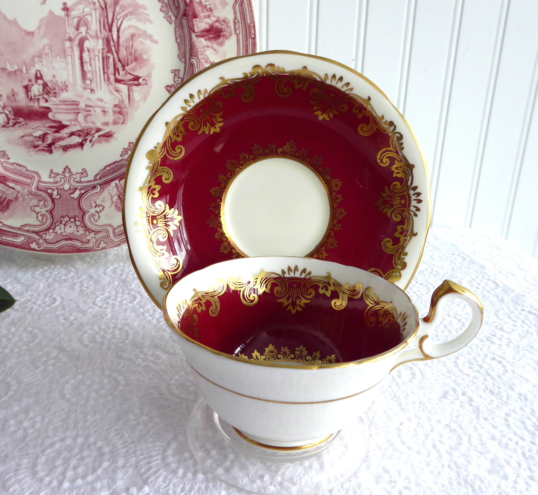 Vintage Aynsley Red White Gold Overlay Bone China Cup and Saucer Set - 1950s Antique Tea Cup for Afternoon Tea, Collectibles & Home Decor