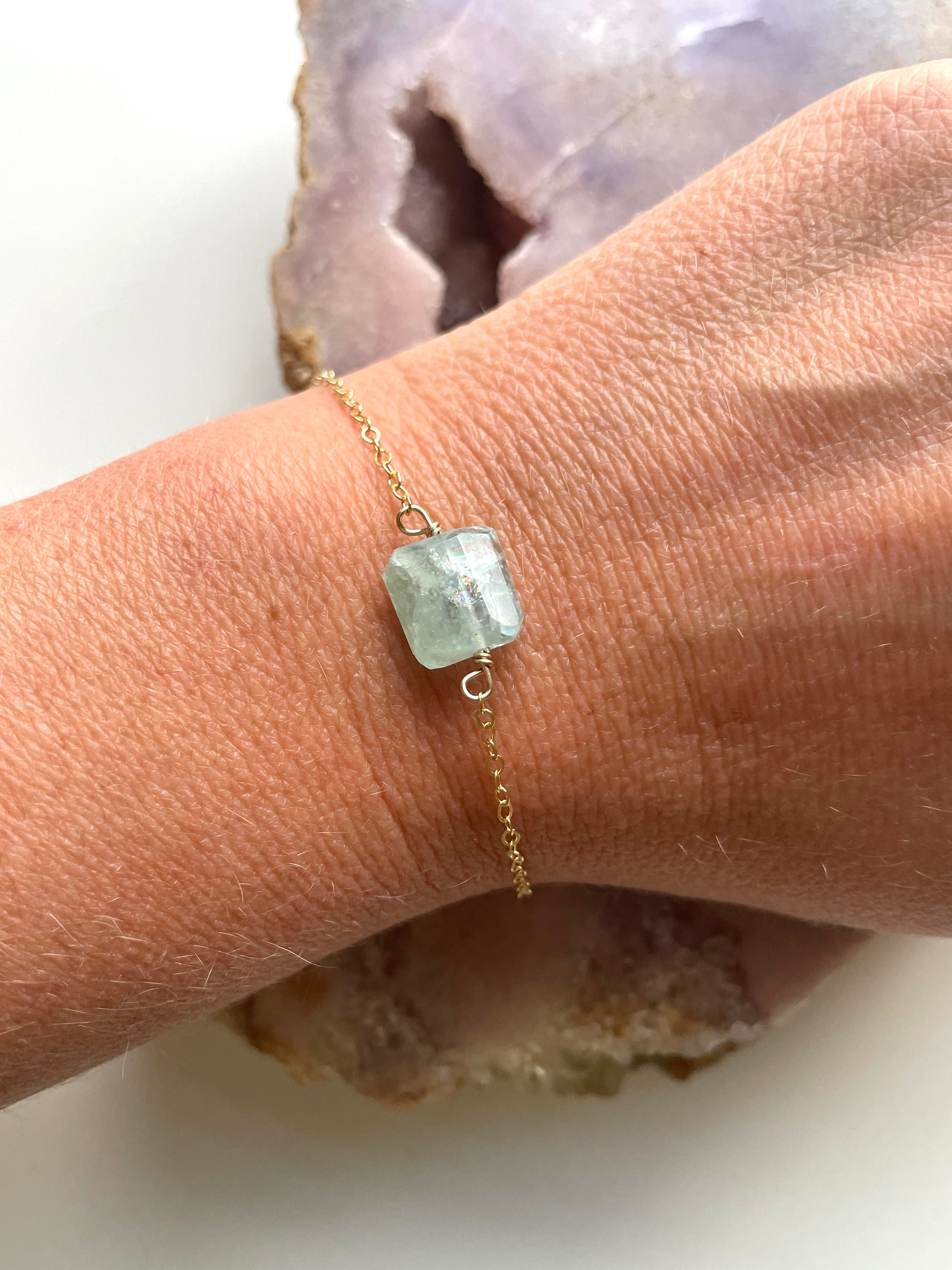 Natural Aquamarine Crystal Bracelet for Women - Healing Stone Jewelry for Stress Relief & Positive Energy - Perfect for Meditation, Yoga & Everyday Wear