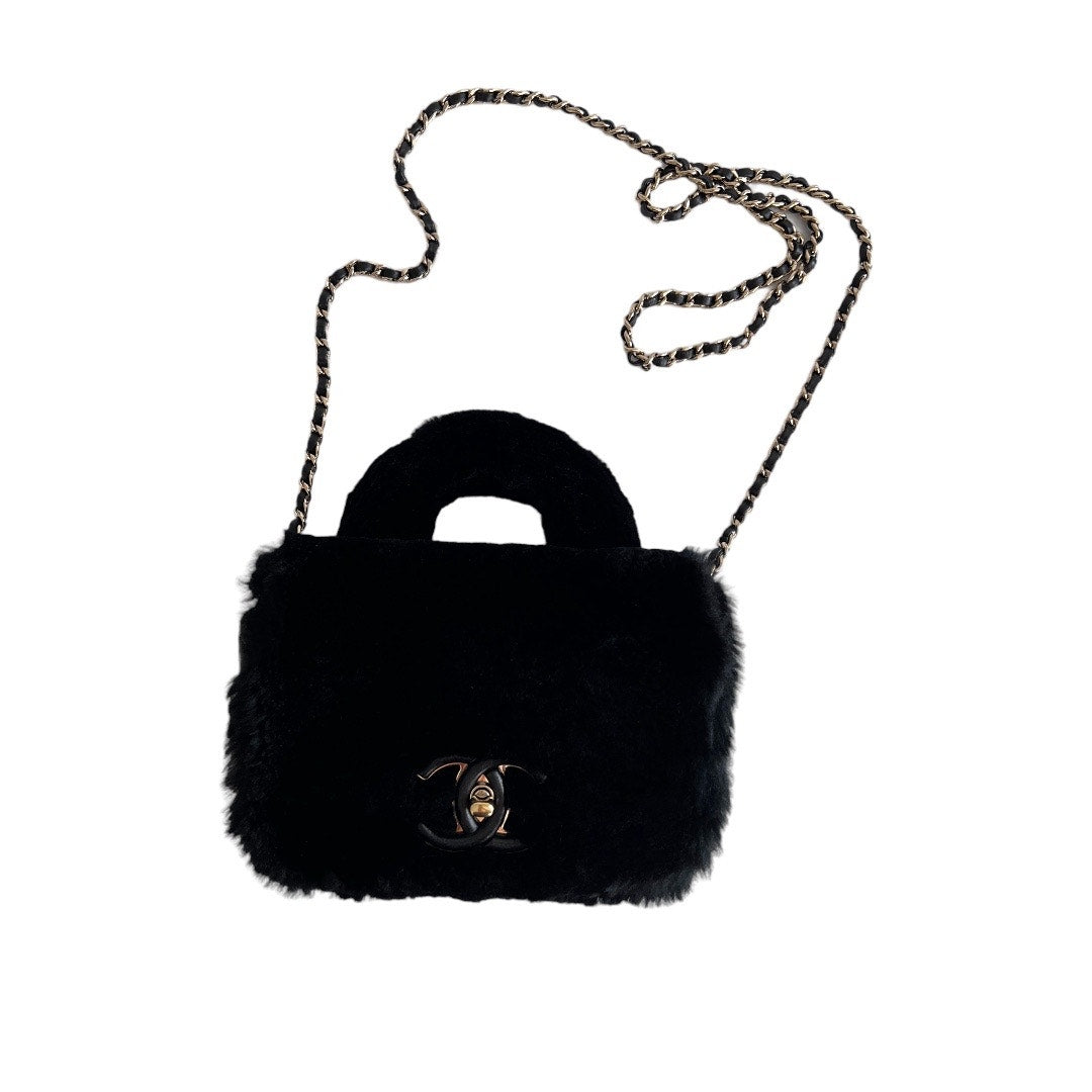 Authentic CHANEL Black Calfskin Leather Shearling Flap Bag 2017 - Luxury Designer Handbag for Women, Perfect for Evening Parties & Winter Fashion Accessories