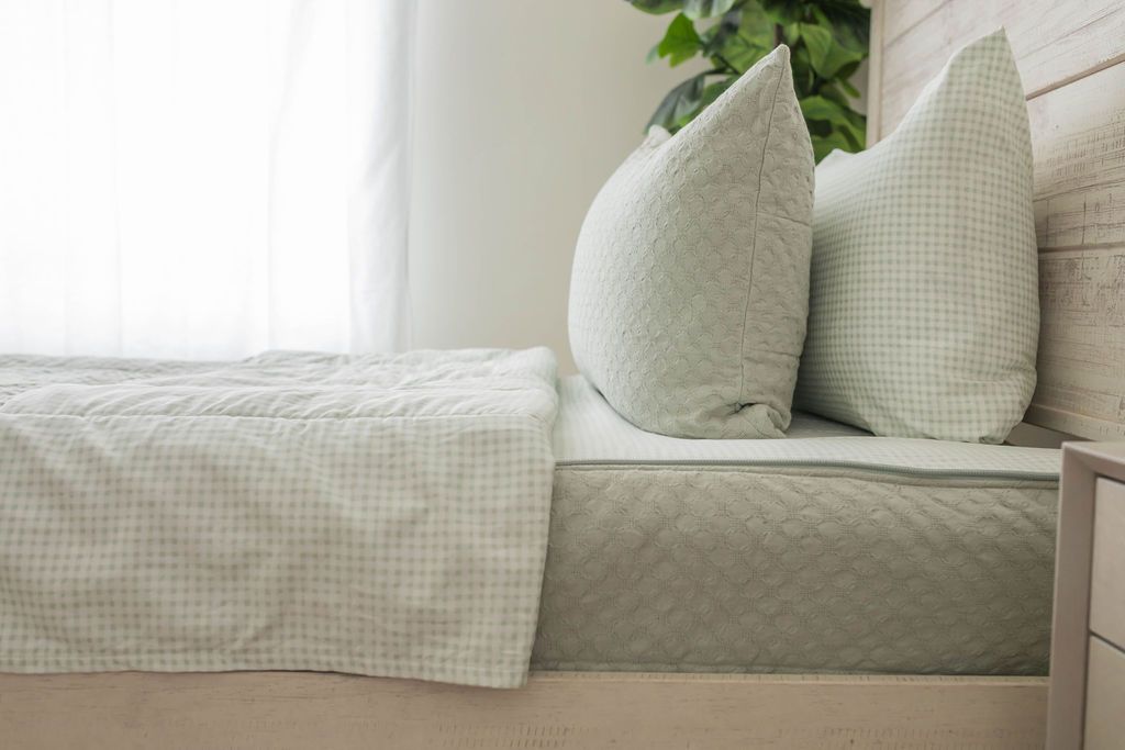 Chloe Luxe Silk Pillowcase for Hair & Skin - Hypoallergenic Cooling Pillow Cover for Side Sleepers, Travel & Bedroom Decor