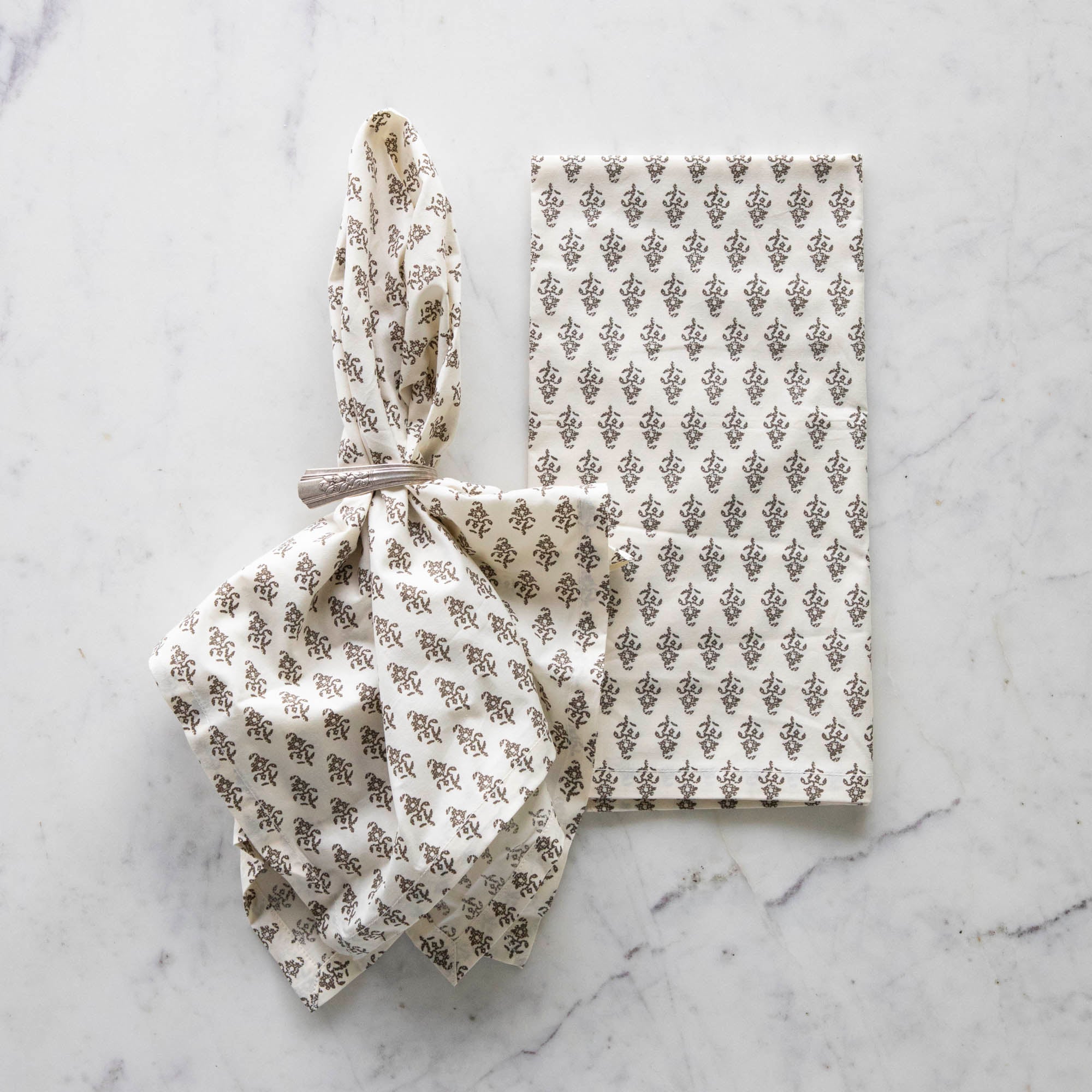 Bentley Floral Printed Cloth Napkins - Elegant Cotton Dinner Napkins for Formal Dining, Parties & Home Decor