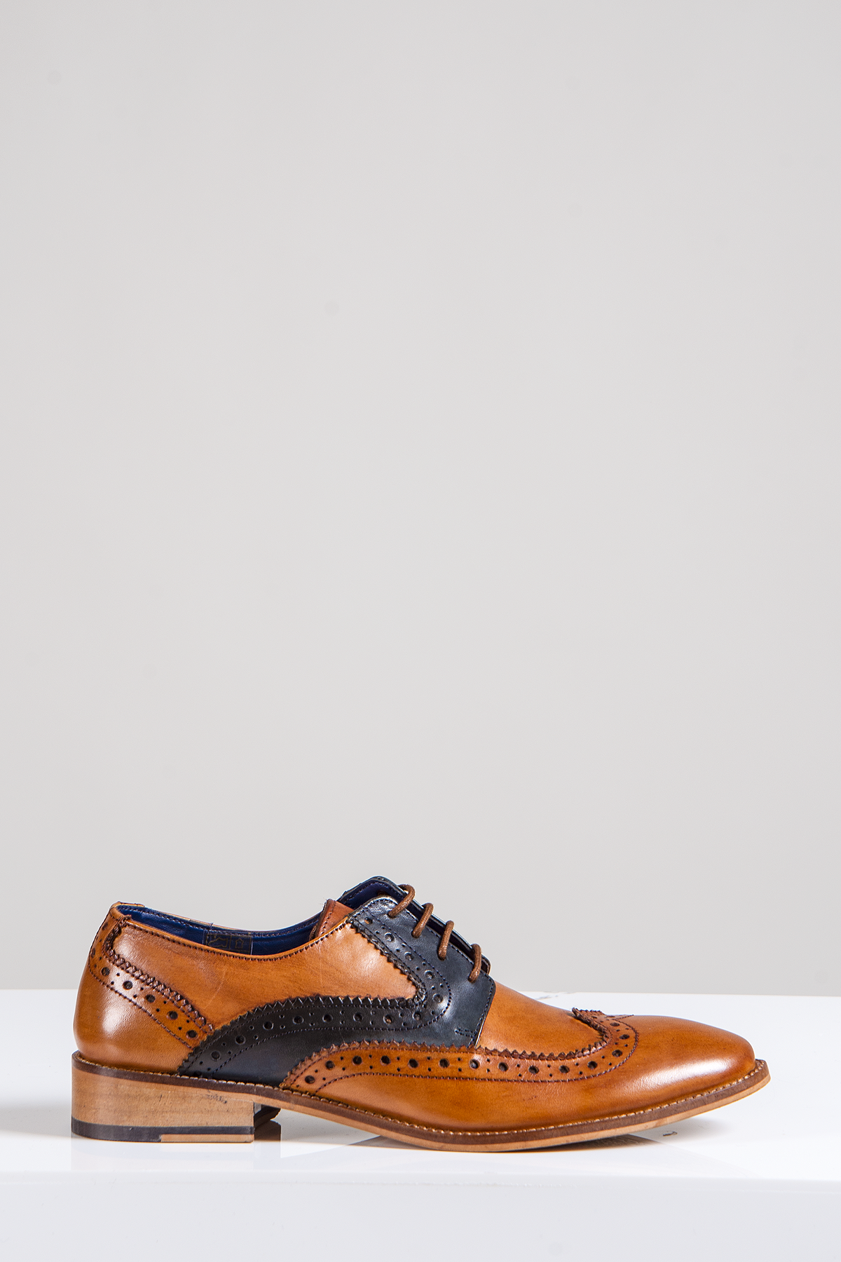 RILEY Tan & Navy Leather Oxford Brogue Shoes - Classic Contrast Wingtip Dress Shoes for Men | Perfect for Business, Weddings & Formal Occasions