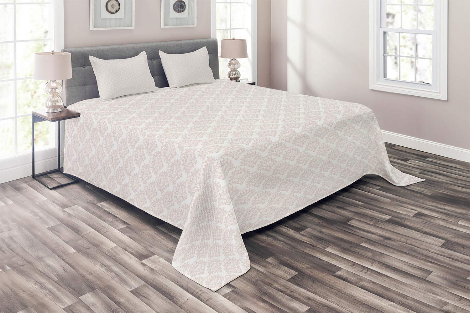 Ambesonne Damask Coverlet - Monochrome Royal Ornaments Quilted Bedspread Set with 2 Pillow Shams, King Size in Pale Eggshell & White | Elegant Bedroom Decor for Master Suite, Guest Room & Luxury Hotels