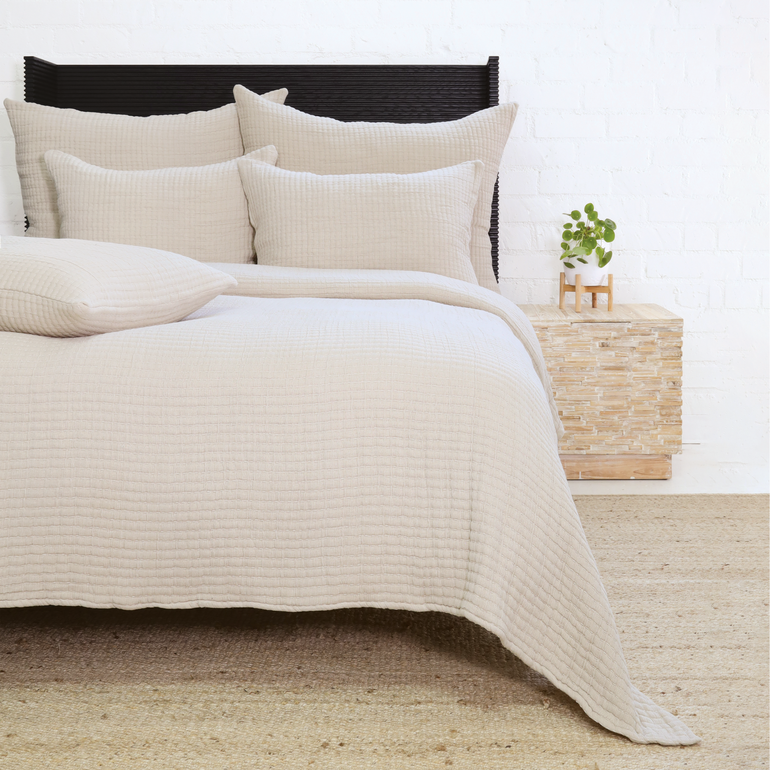 Premium Vancouver Coverlet - Soft & Breathable Bedspread for All Seasons | Perfect for Home, Hotel, and Airbnb Decor