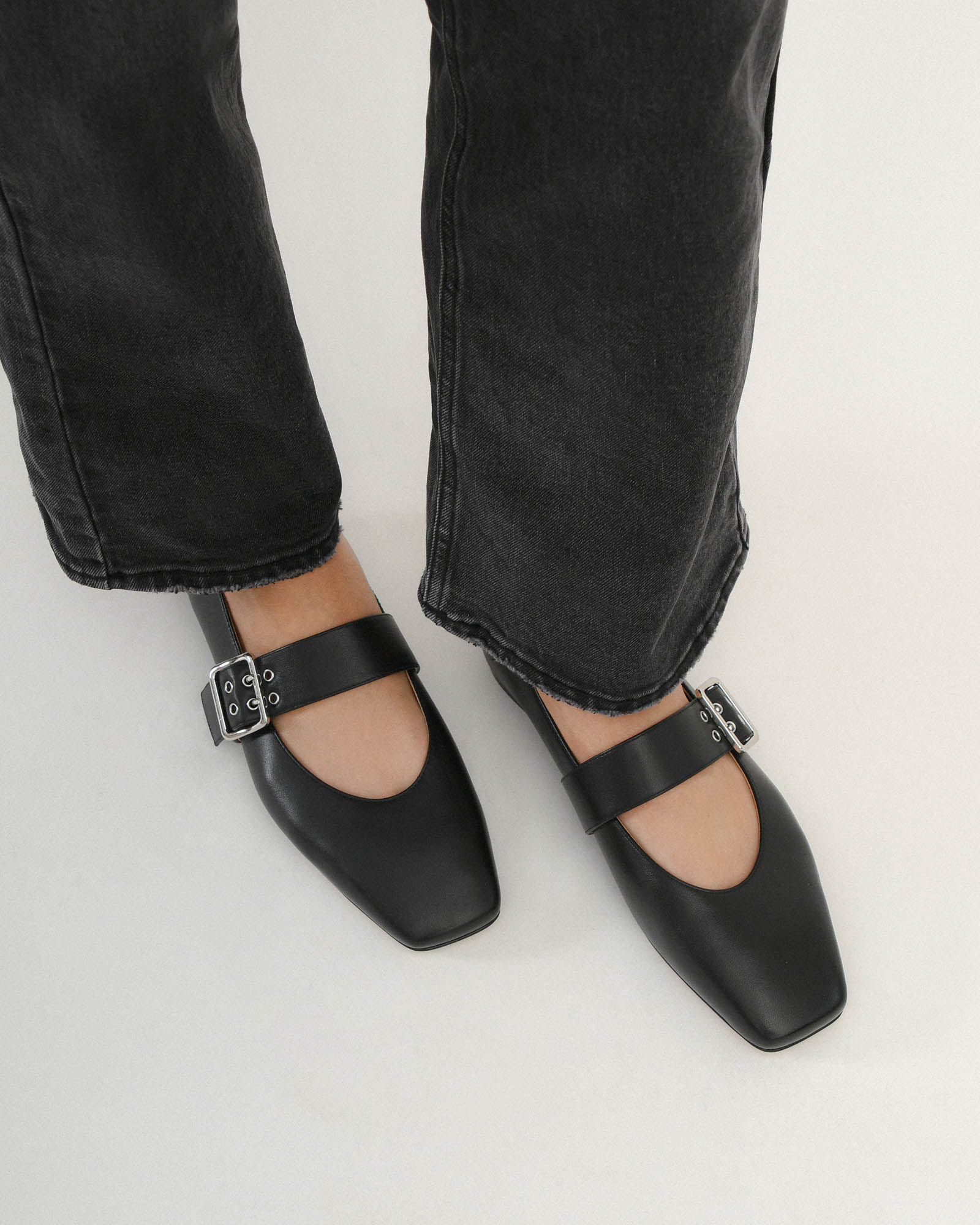 SARAH Women's Casual Black Leather Flats - Comfortable Slip-On Shoes for Work, Travel & Everyday Wear