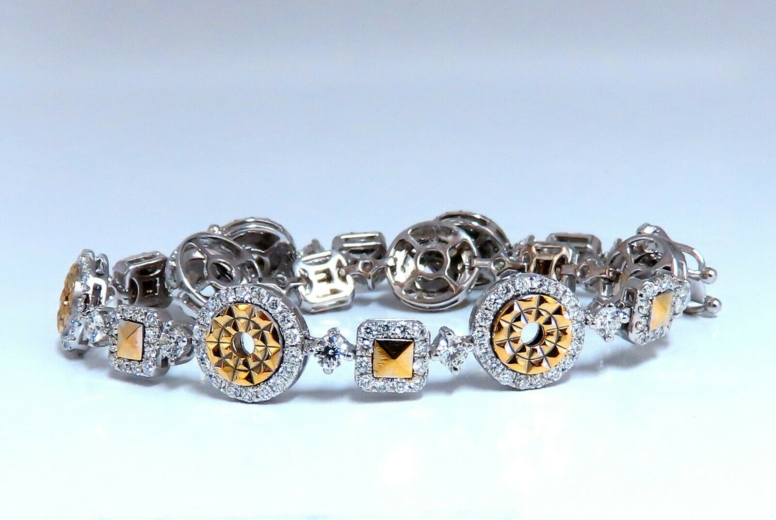 2.71ct Natural Round Diamond Pyramid Cut Link Bracelet in 18kt Gold - Elegant Intricate Design for Women's Jewelry, Perfect for Weddings, Anniversaries & Special Occasions