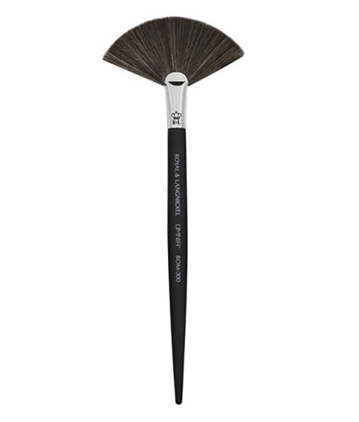 OMNIA® Fan Brush - Professional Makeup Brush for Blending & Contouring - Perfect for Foundation, Powder & Cream Application - Ideal for Makeup Artists & Beauty Enthusiasts