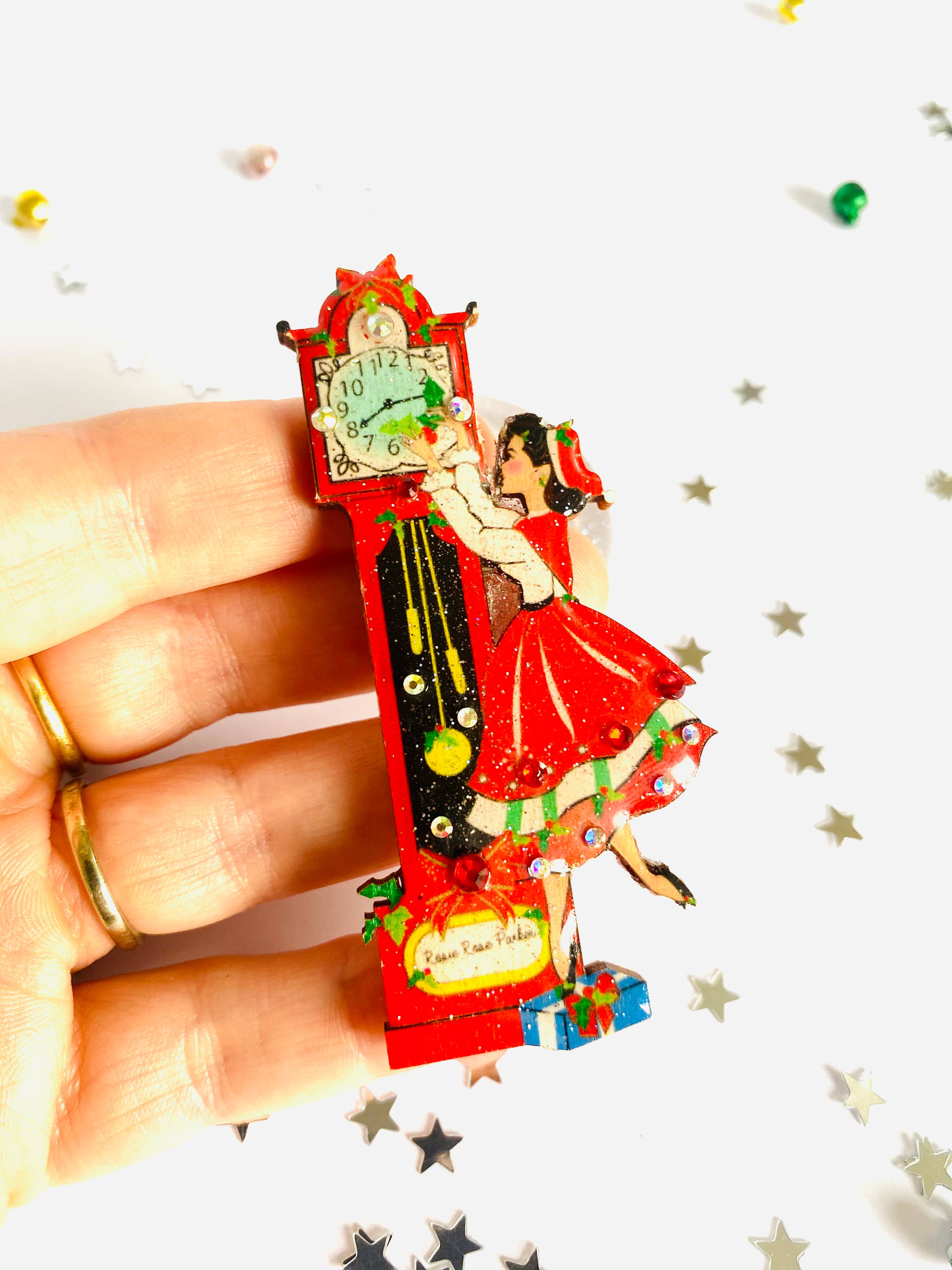 Vintage Christmas Eve Grandfather Clock Brooch - Elegant Holiday Jewelry for Women | Perfect for Christmas Parties, Gift Giving & Festive Outfits