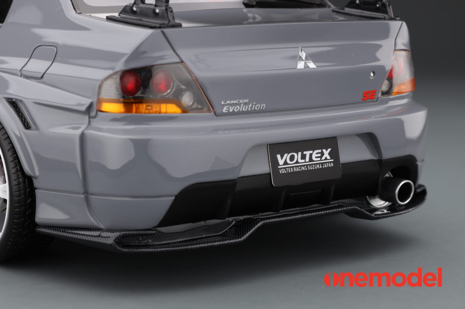 1:18 Scale Mitsubishi Lancer Evolution IX Voltex Model Car with Carbon Fiber Hood - Cement Gray - Collectible Diecast Racing Car for Display & Gift Giving