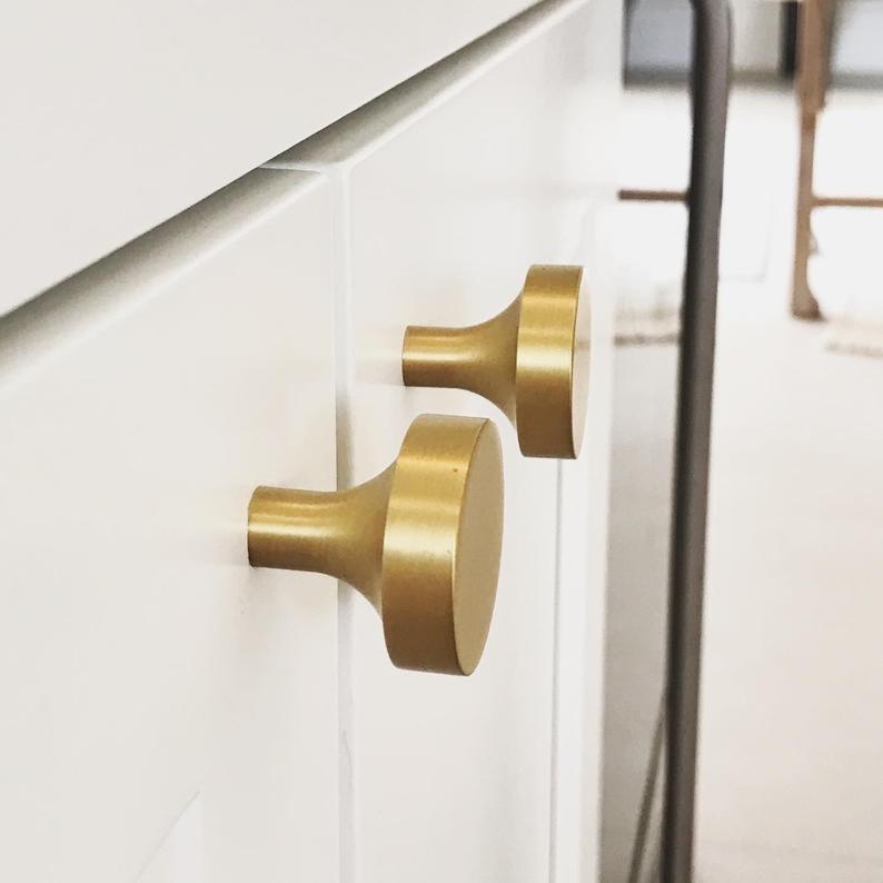 Premium Satin Brass Cabinet Knobs & Pulls - Vintage Style Drawer Handles for Kitchen & Bathroom Cabinets - Durable Cabinet Hardware for Home Renovation & Furniture Upgrade