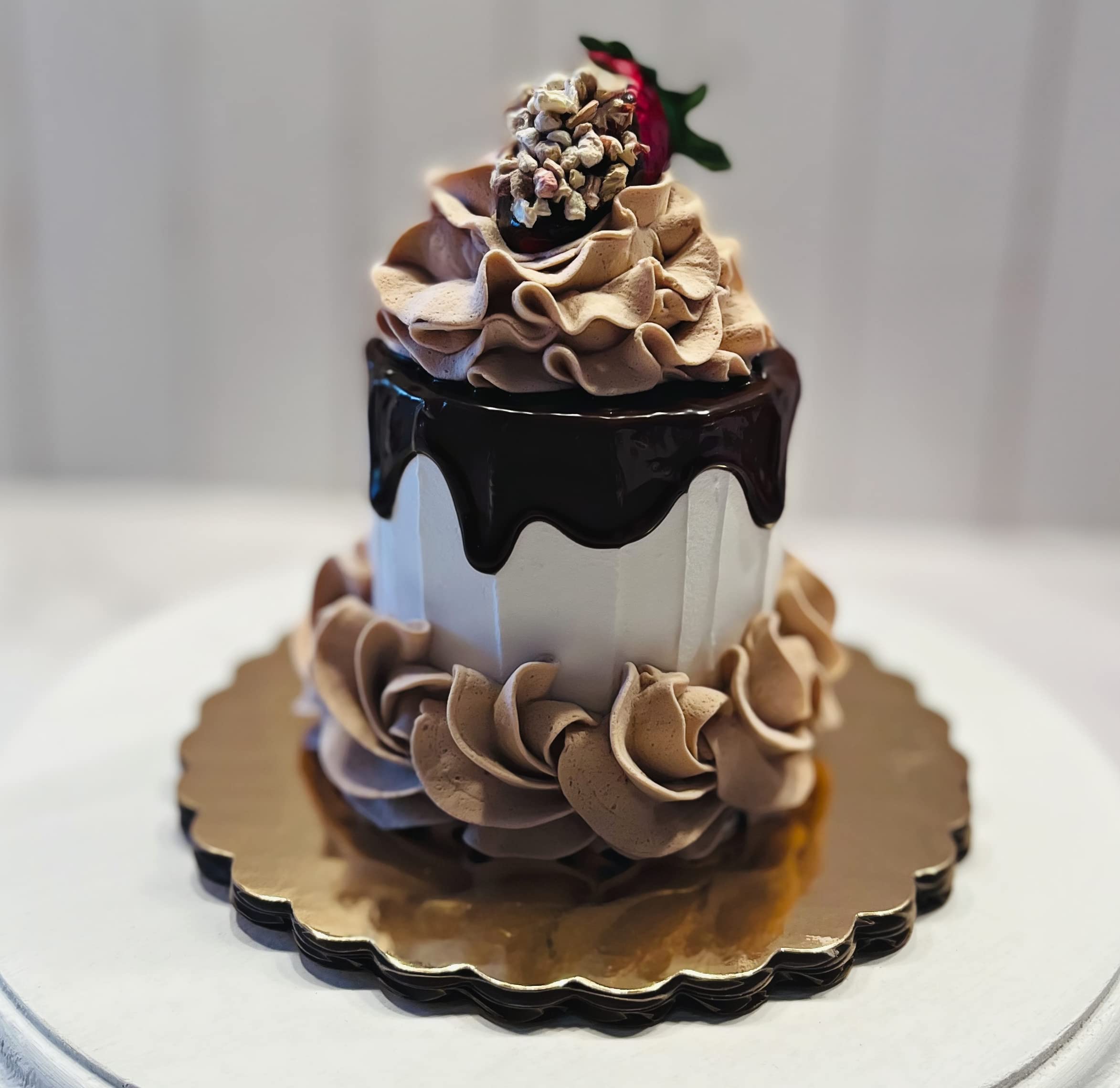 Realistic Fake Mini Cake - Artificial Cake Decor for Display - Fake Cupcakes & Chocolate Drizzle Cake - Lifelike Fake Food for Bakery Showcase, Dessert Displays & Home Decor