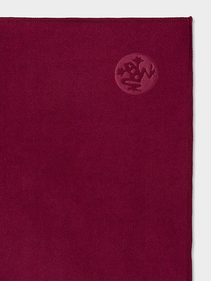 Manduka eQua Yoga Hand Towel - Premium Microfiber for Hot Yoga, Pilates & Gym - Quick-Dry & Non-Slip Grip - Ideal for Sweat Absorption & Workout Essentials