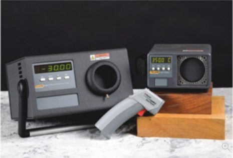 Fluke 9132/9133 Portable Infrared Calibrator - High Accuracy Temperature Calibration for Industrial Equipment | Perfect for HVAC, Food Processing & Manufacturing Plants