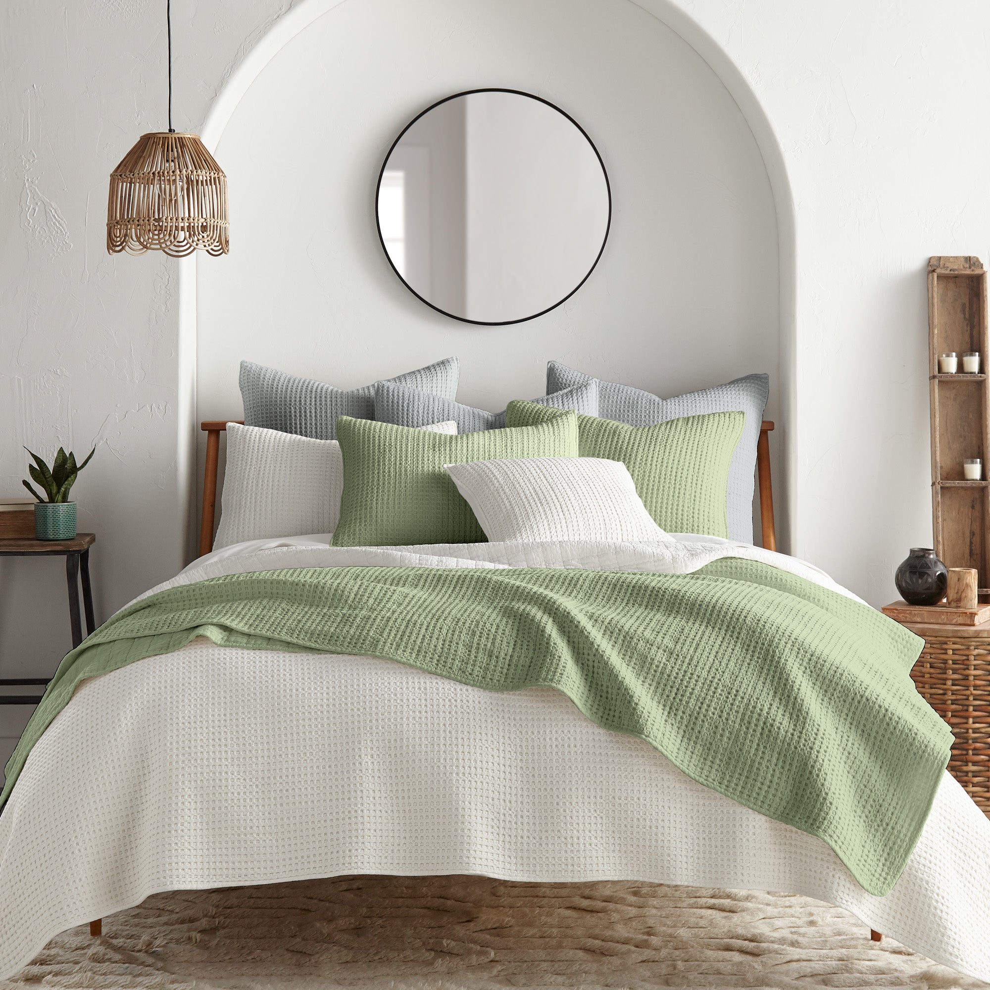 Luxury Mills Waffle Quilt Set - Ultra Soft Bedding Collection for Queen/King Size Beds - Perfect for Cozy Bedrooms, Guest Rooms & Hotel Stays