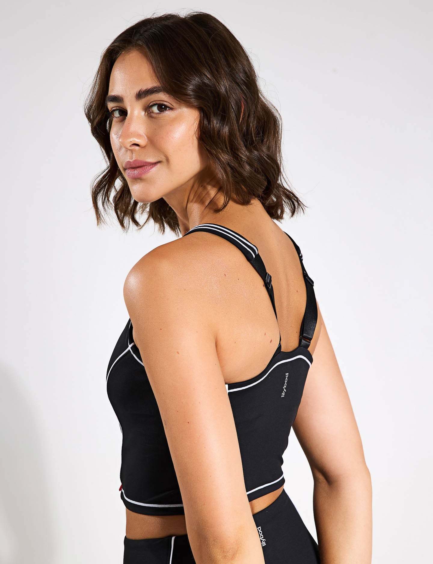 Amara Sports Bra for Women - High Support Workout Top - Black & White - Perfect for Yoga, Running & Gym Fitness