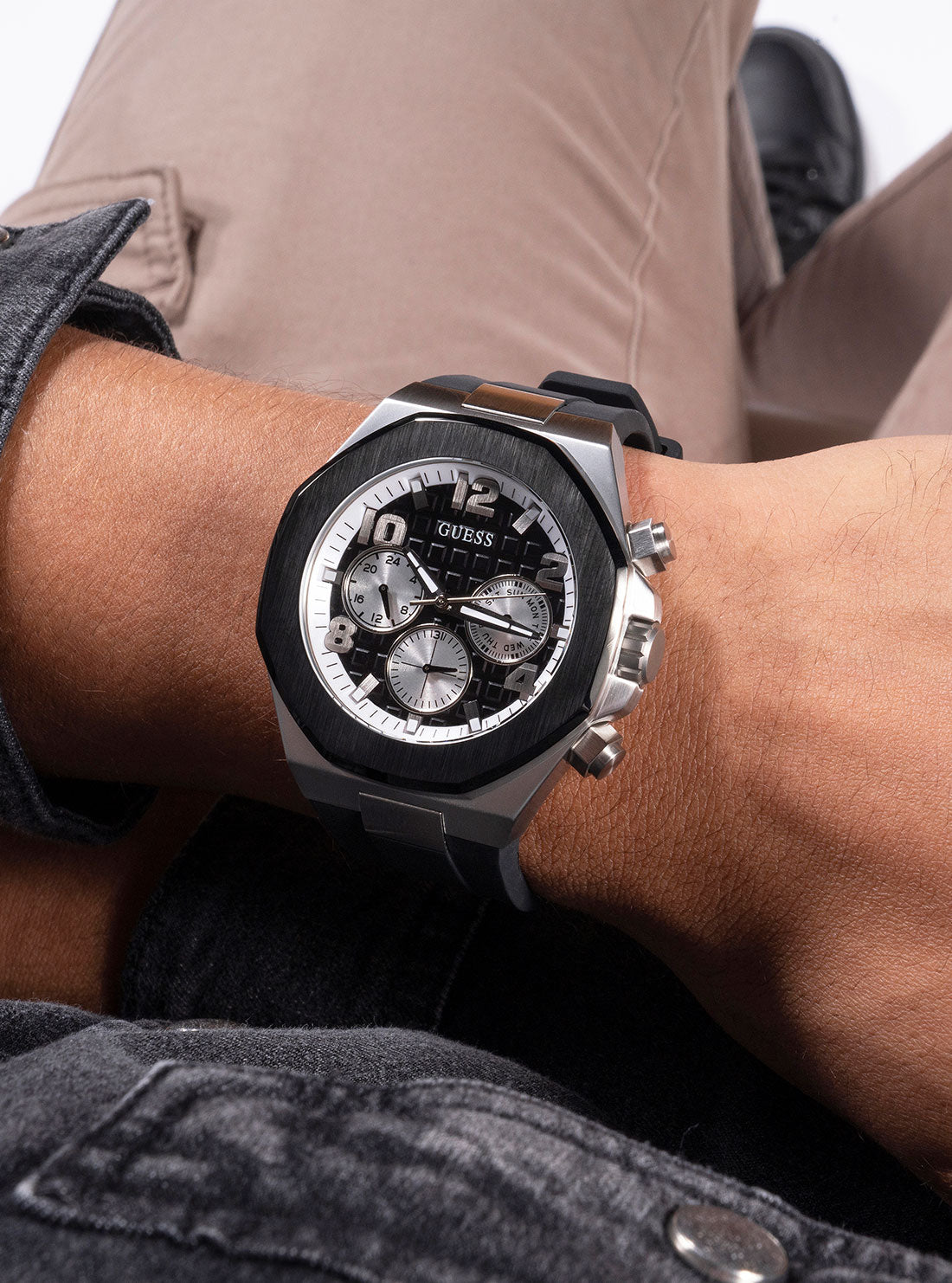 Stylish Black & Silver Empire Silicone Watch for Men - Durable Unisex Sports Wristwatch - Perfect for Running, Gym Workouts & Outdoor Activities