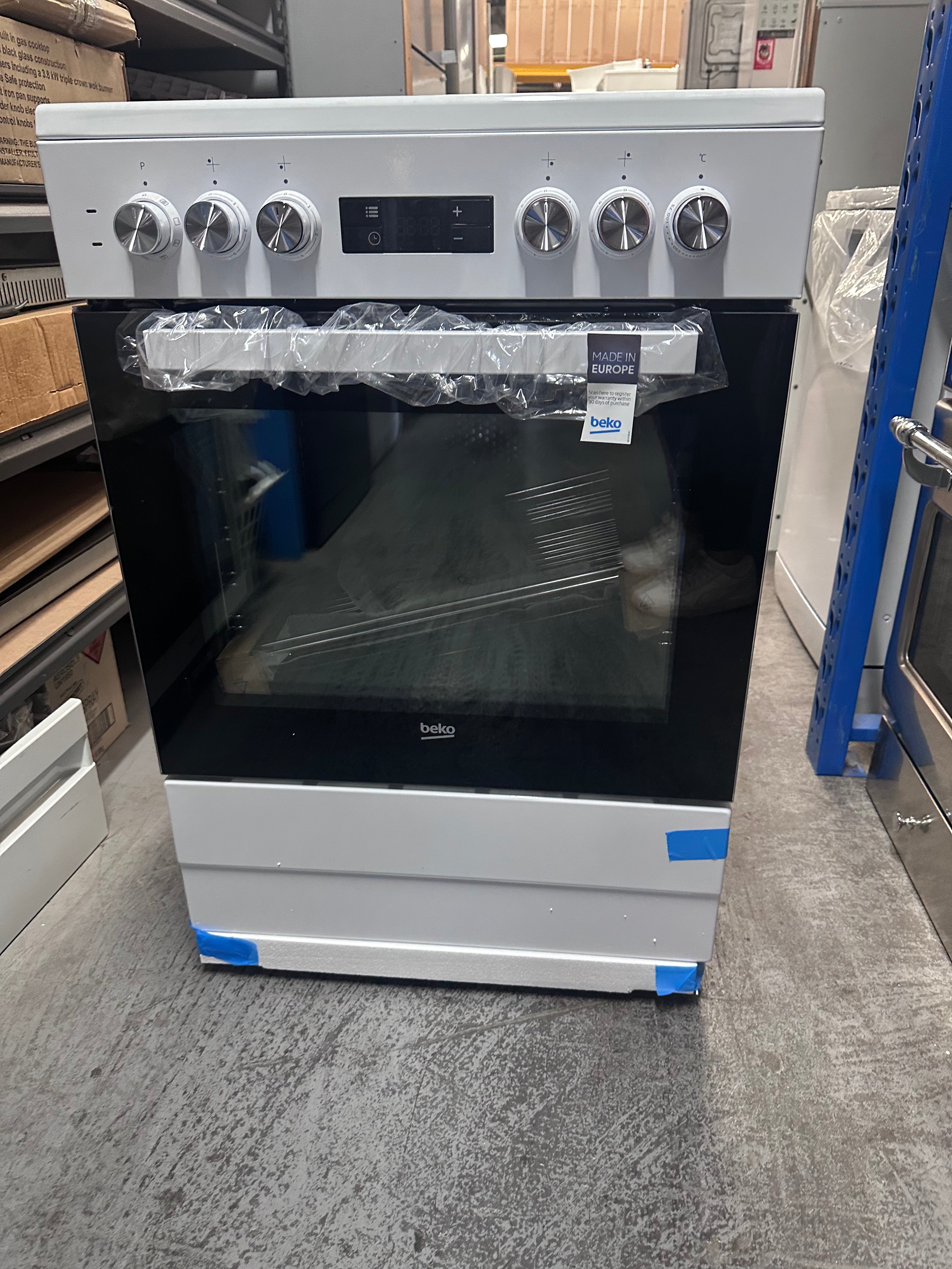 Beko 60cm Electric Freestanding Oven Stove - Factory Second | Energy Efficient Built-In Kitchen Appliance for Baking, Roasting & Cooking | Perfect for Home Chefs & Small Kitchens