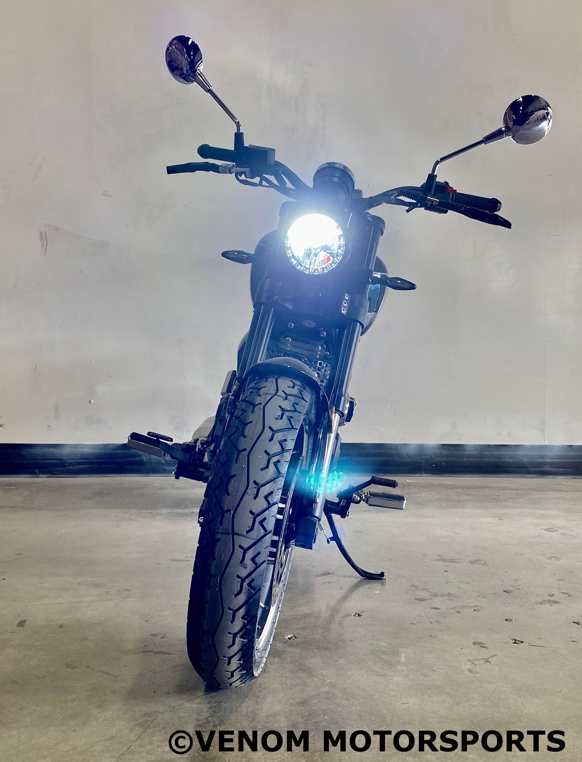 Venom Cruiser 250cc Chopper Motorcycle - Fuel Injected Engine, 6-Speed Transmission for Urban Commuting & Highway Cruising