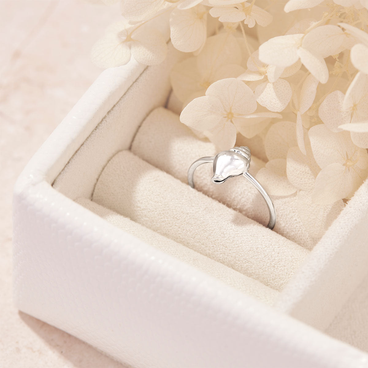 Conch Seashell Ring - Handmade Natural Shell Jewelry for Women, Boho Beach Style Accessory - Perfect for Summer Vacations, Beach Weddings, and Coastal Fashion