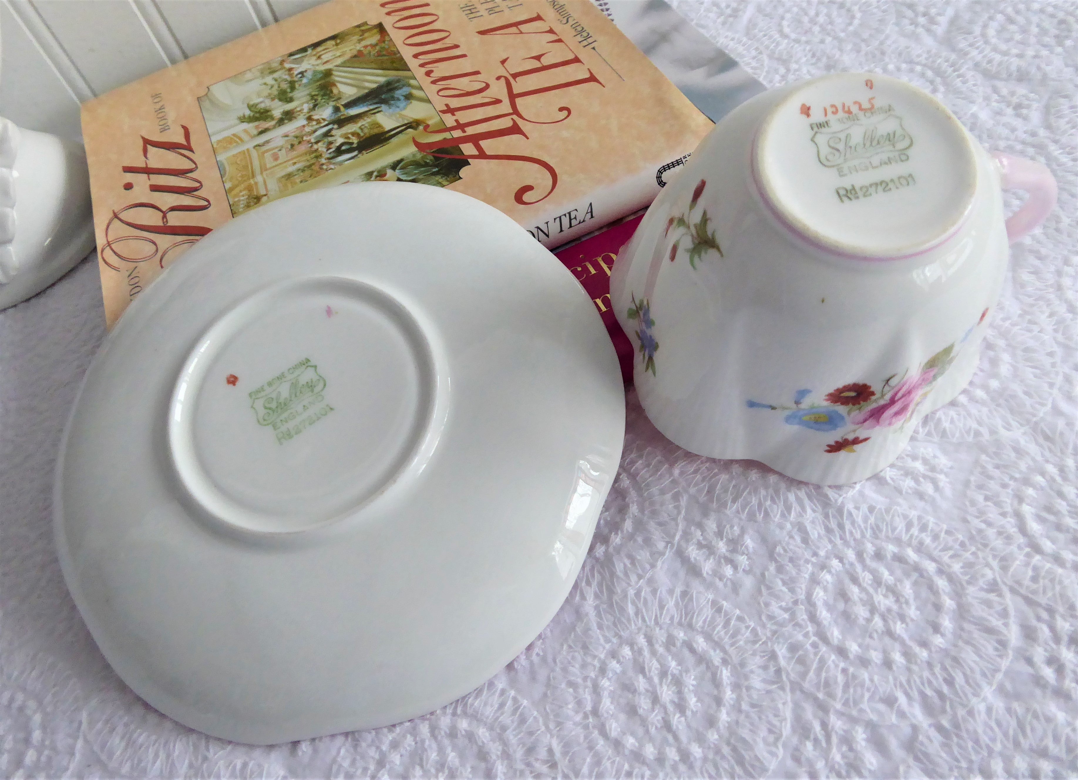 Elegant Shelley Bone China Cup and Saucer Set with Rose & Red Daisy Design, Pink Trim - Perfect for Afternoon Tea, Bridal Showers & Vintage Collections