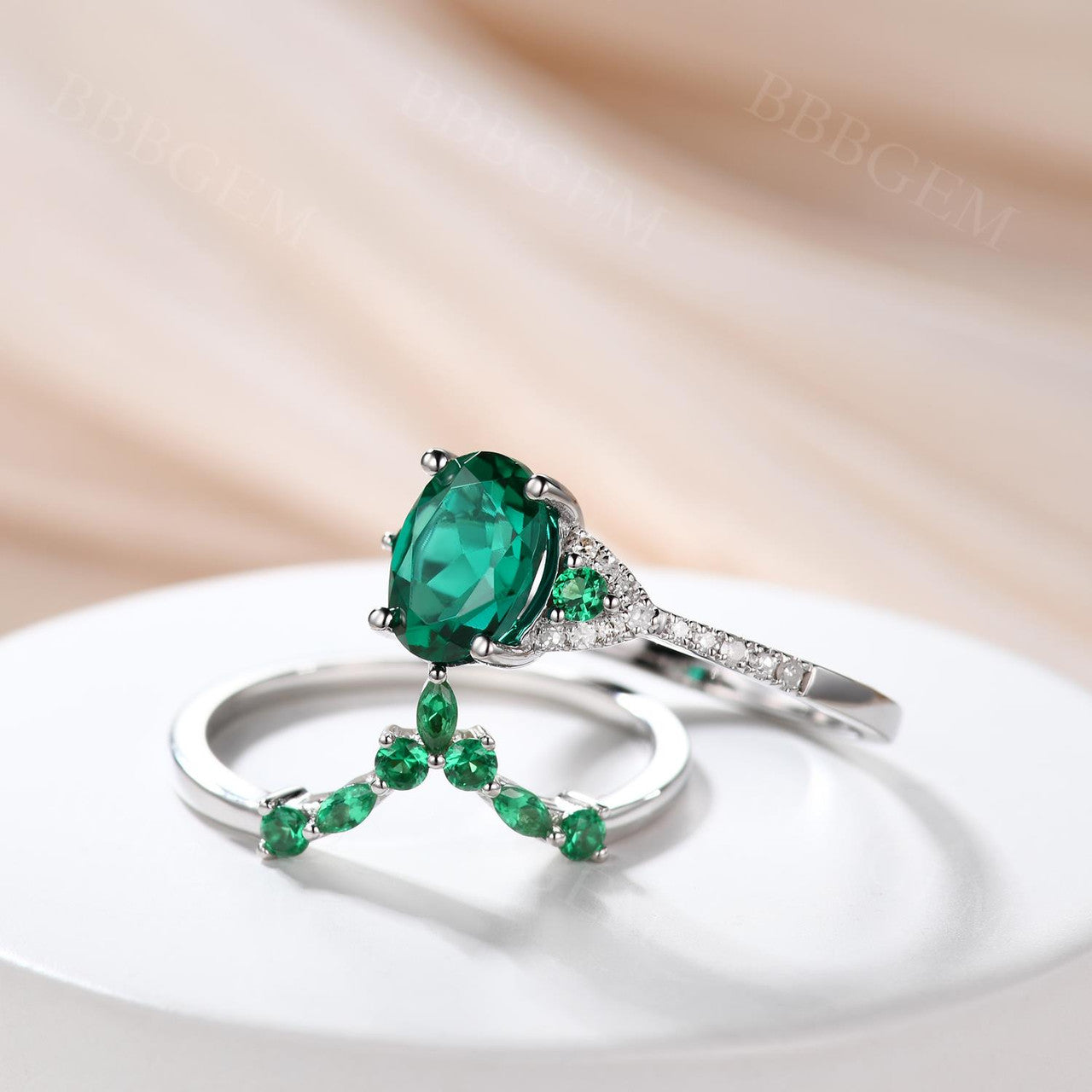 Vintage Oval Emerald Engagement Ring 1.2 Carat in White Gold - Elegant Women's Bridal Wedding Set for Proposal, Anniversary & Special Occasions