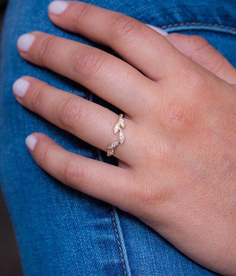 18K Gold 5 Leaf Curve Ring for Women - Elegant Nature-Inspired Jewelry Gift for Anniversary, Birthday & Special Occasions