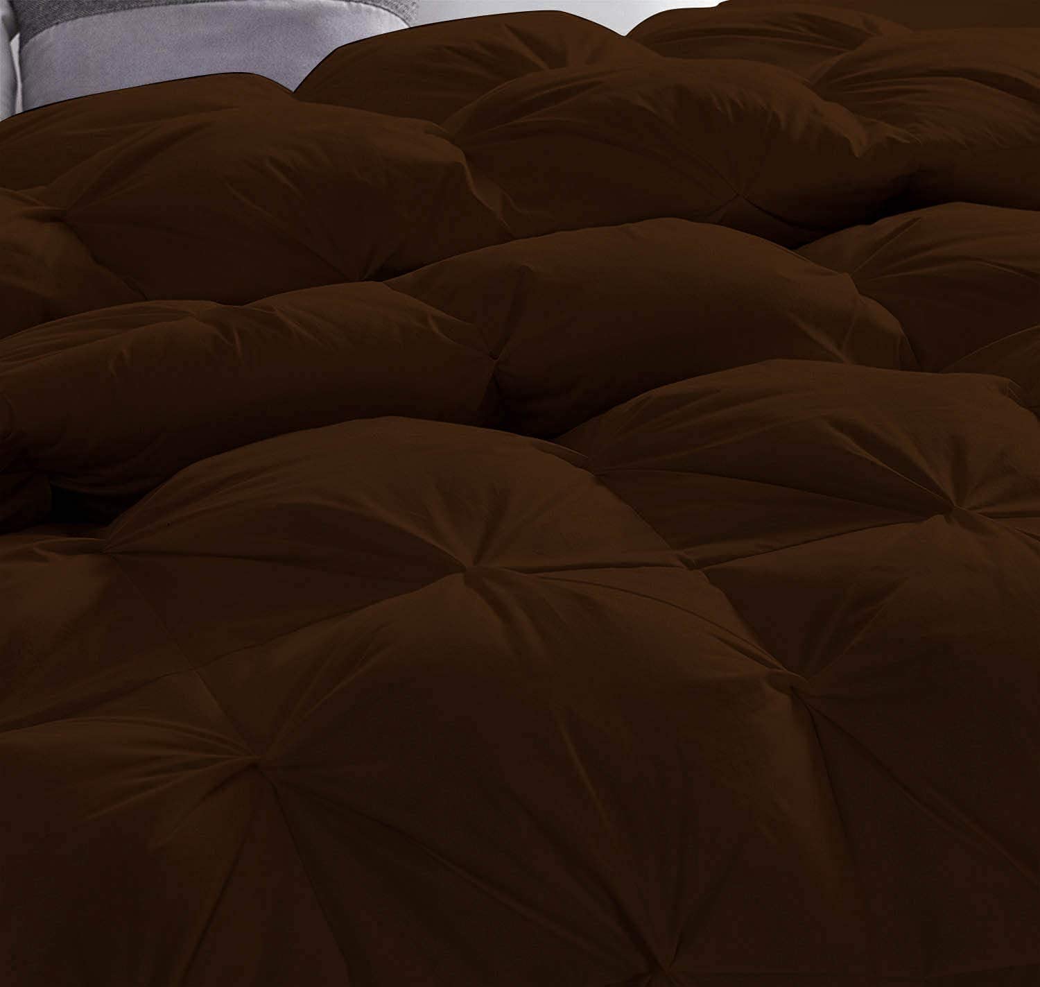 All-Season Pinch Pleated Chocolate Comforter - 500 GSM 100% Cotton Ultra-Soft Goose Down Proof Comforter with 4 Corner Tabs & Baffle Box Design (Twin/Twin XL, Chocolate) - Perfect for Bedrooms, Guest Rooms & Cozy Winter Nights