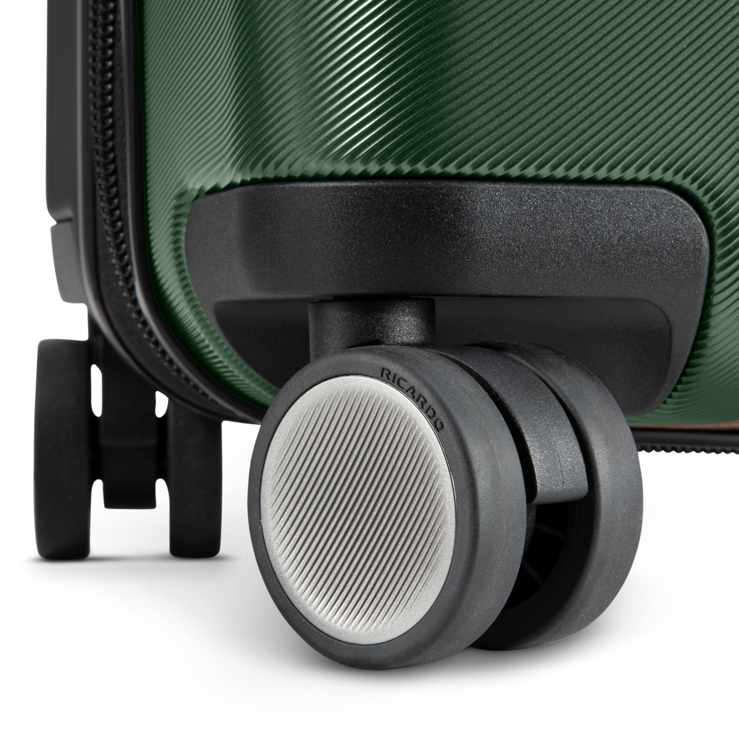 Ricardo Beverly Hills Montecito 2.0 Expandable Hardside Spinner Luggage - Large Check-In Suitcase for Travel, Business Trips & Vacations