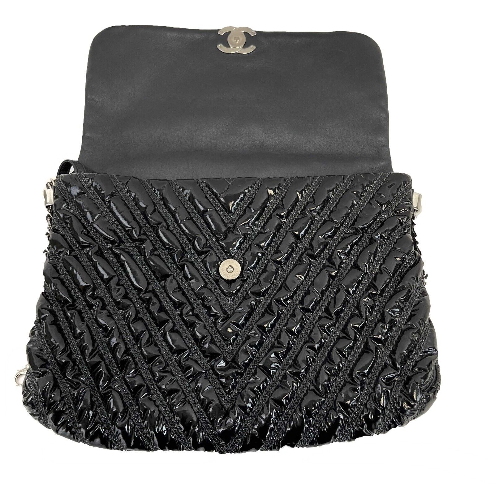Chanel Maxi Chevron Flap Shoulder Bag in Black - Luxury Designer Handbag for Women, Perfect for Work, Travel & Evening Events