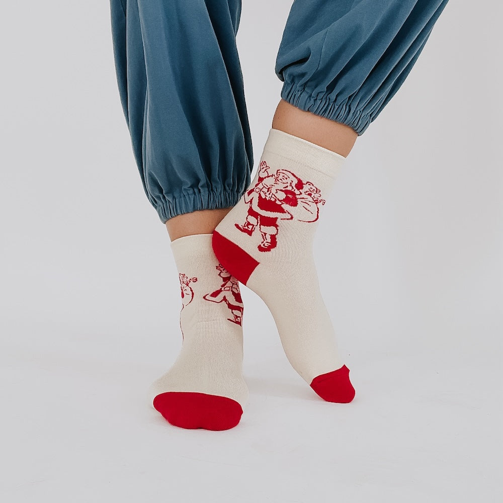 Festive Holiday Christmas Socks for Women & Men - Cozy Knit Xmas Stockings for Gifts, Parties & Family Gatherings - Perfect for Stocking Stuffers & Winter Celebrations