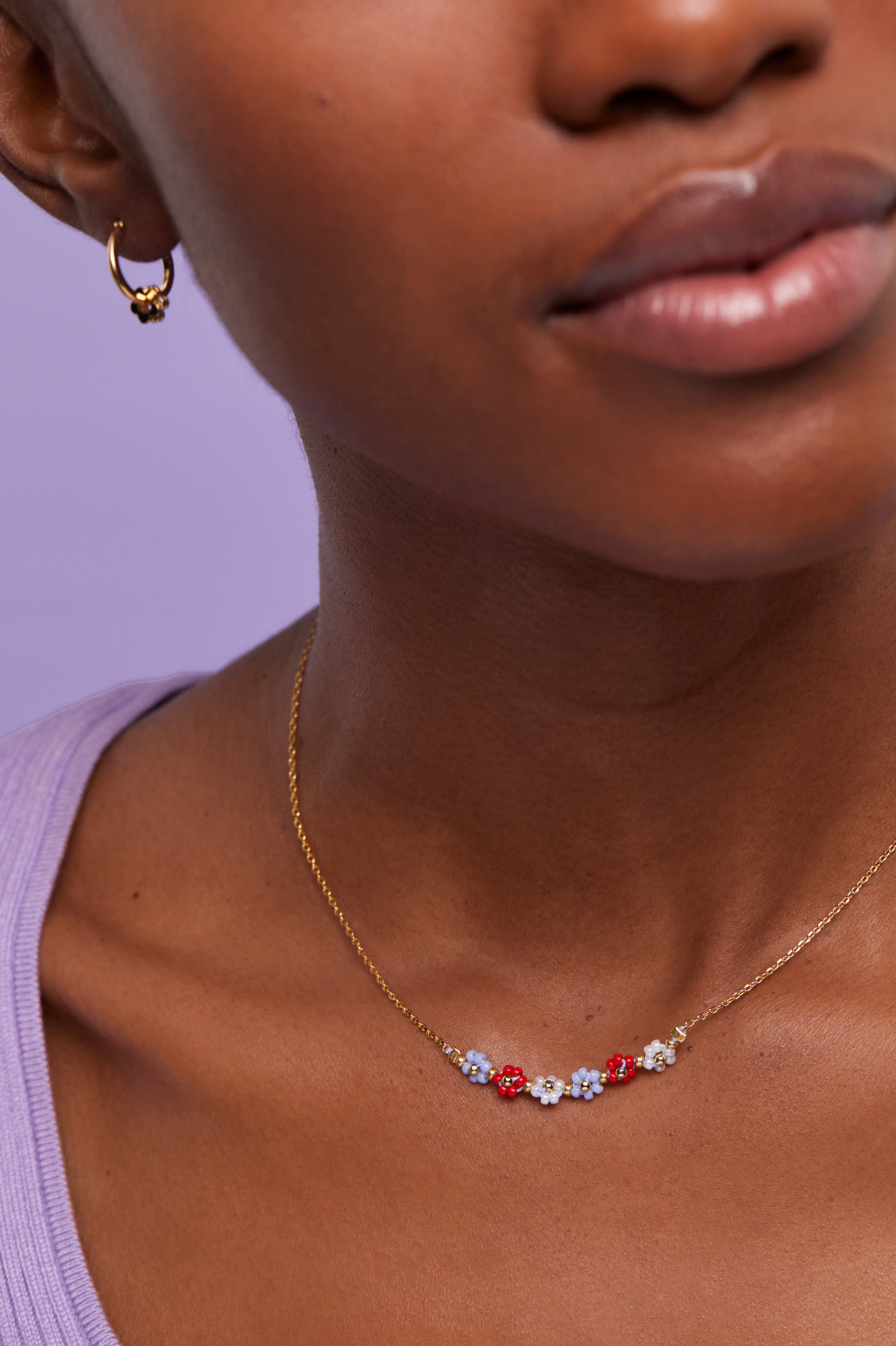 Daisy Chain Necklace for Women - Dainty Floral Pendant Jewelry Gift for Her - Perfect for Weddings, Anniversaries & Everyday Elegance