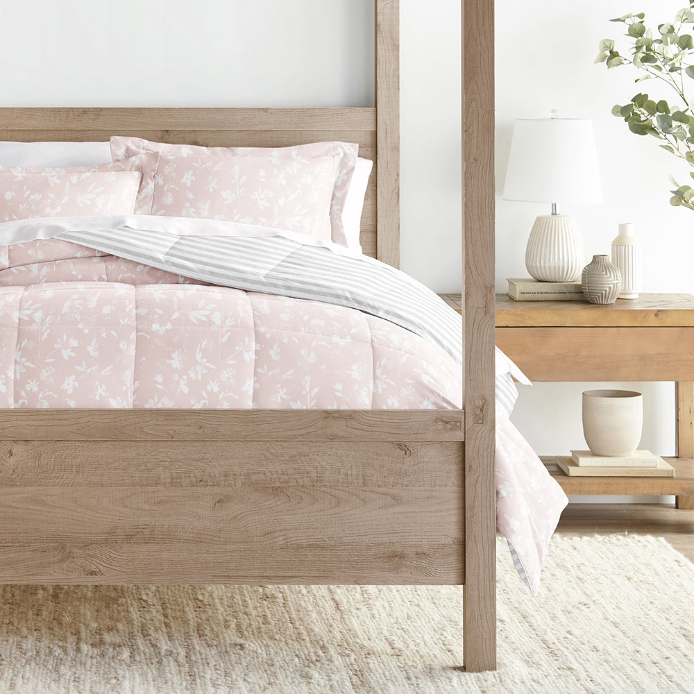 Pressed Flowers Reversible Down Alternative Comforter Set - All-Season Lightweight Hypoallergenic Bedding - Perfect for Guest Rooms, Dorms & Cozy Bedroom Decor