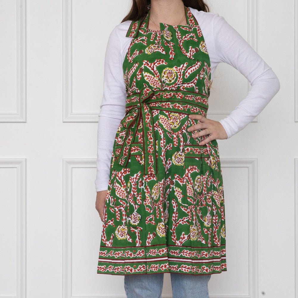 Premium Climbing Dahlia Emerald Green Apron - Durable & Stylish Kitchen Apron for Cooking, Baking & BBQ - Perfect for Chefs, Home Cooks & Outdoor Grilling