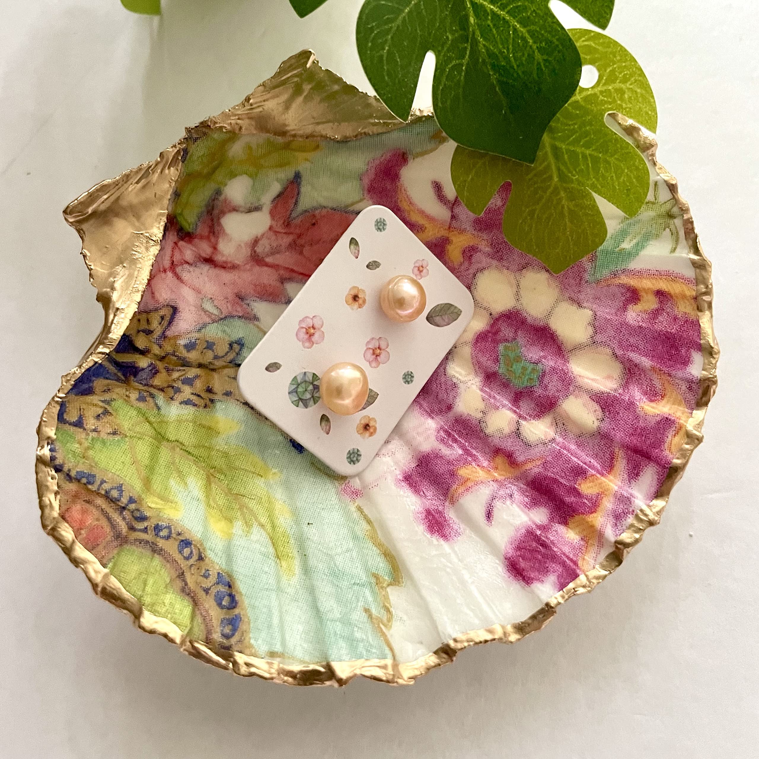 Natural Pearl Earrings with Sweet Floral Design - Elegant Shell Jewelry Tray for Women - Perfect Birthday, Graduation, Mother's Day Gift for Her - Ideal for Teachers, Moms & Special Occasions