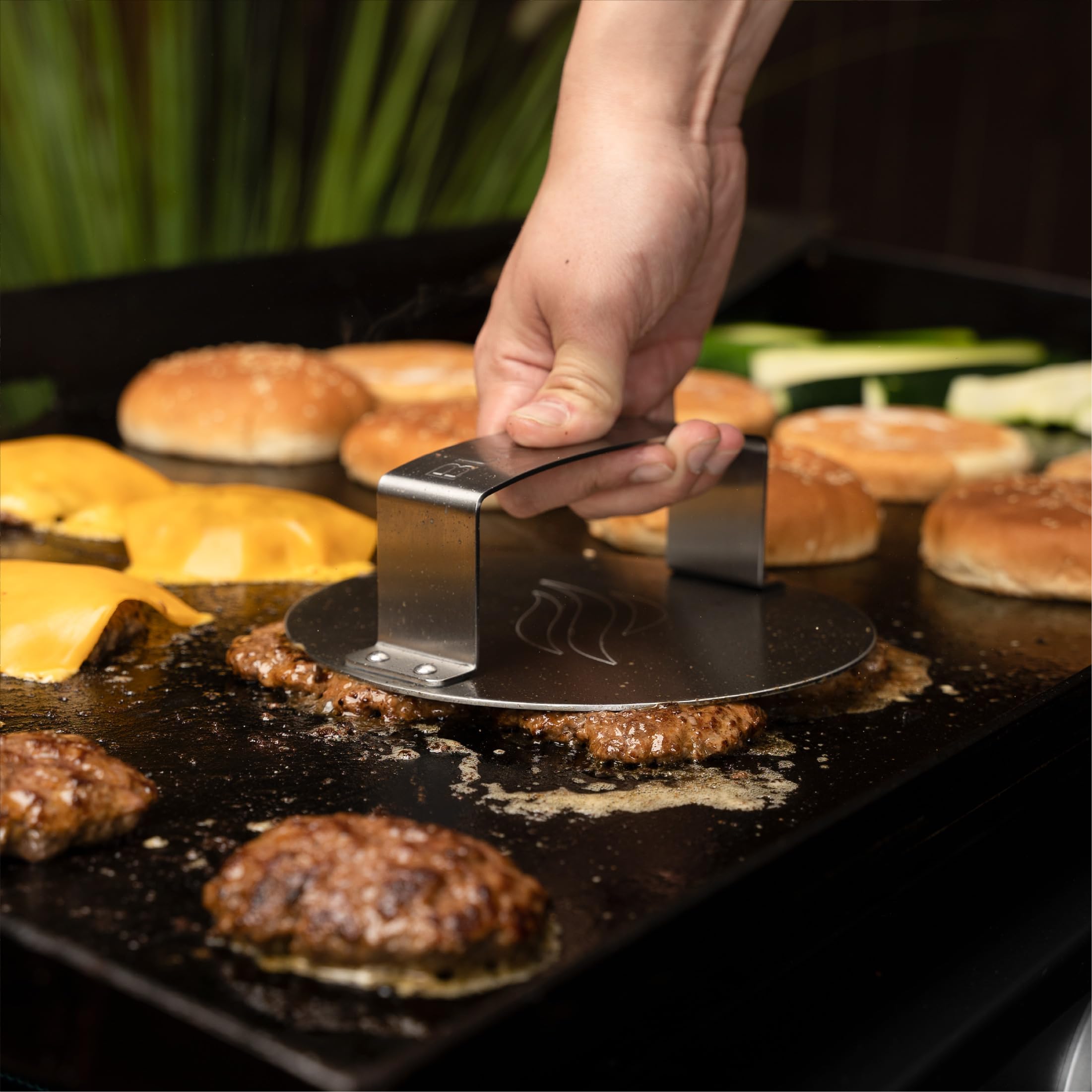 Blackstone 5349 Smash and Sear Press - Heavy Duty Cast Iron Burger Press for Grilling, BBQ & Stovetop Cooking - Perfect for Smashed Burgers, Steaks & Panini Sandwiches