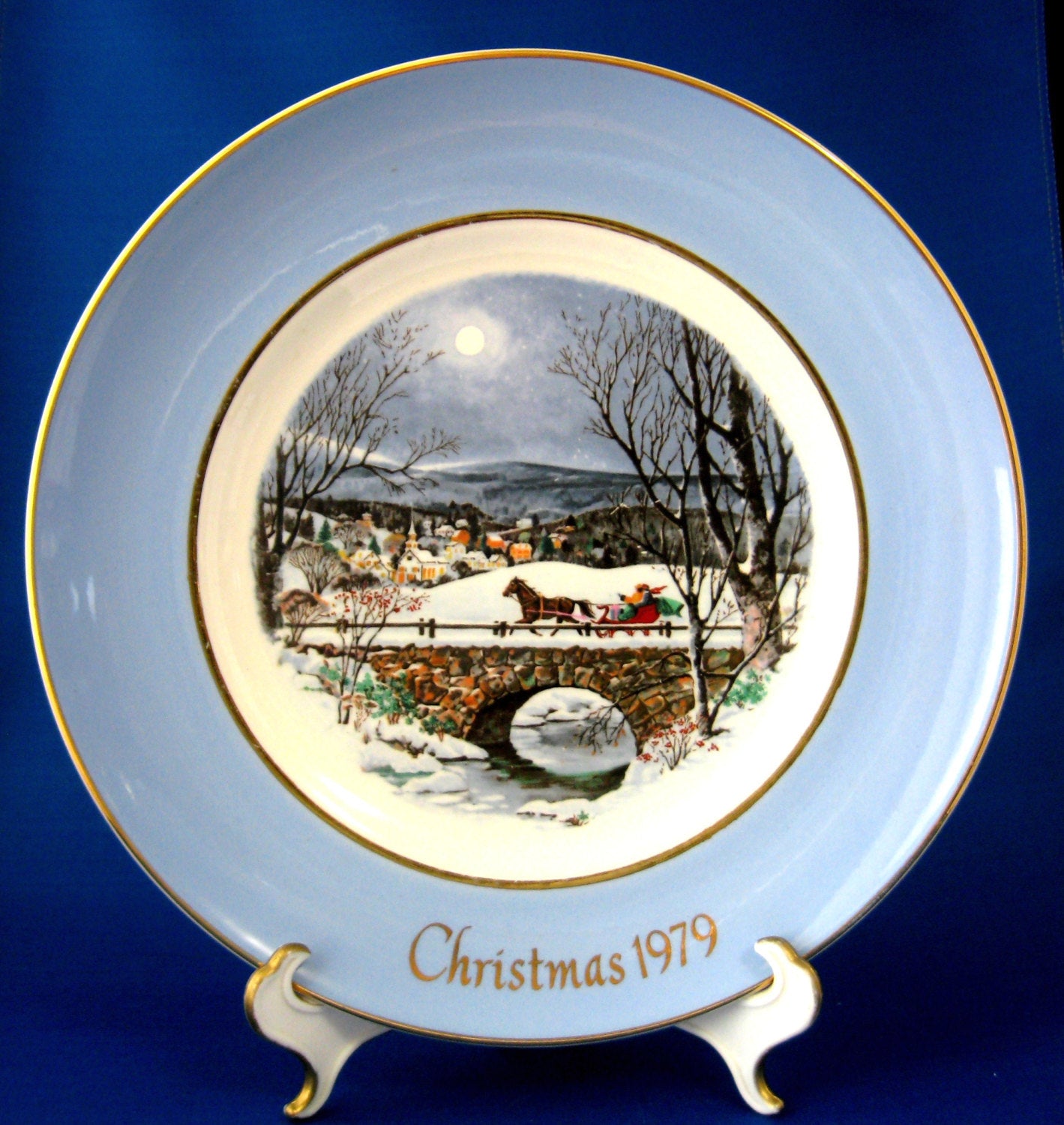 Vintage 1979 Wedgwood Christmas Plate - Sleigh Ride Blue Border by Avon England | Holiday Decor, Collectible Gift & Festive Tableware