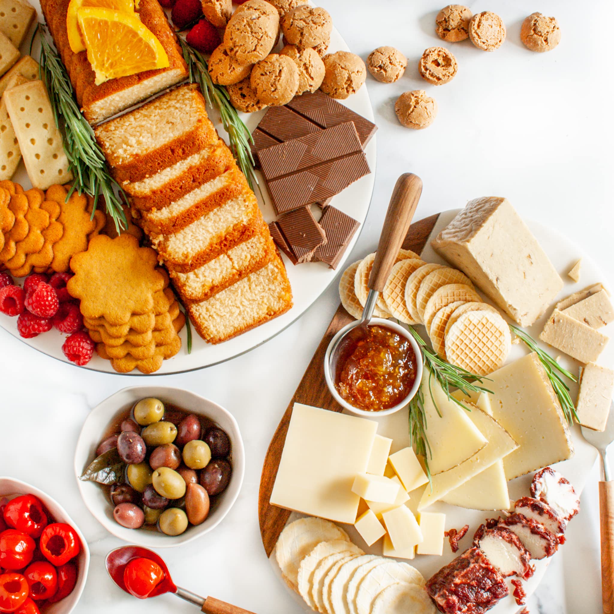 Premium International Gourmet Gift Box - Artisan Delicacies from England, Spain, Switzerland, USA, France, Italy, Greece & New Zealand | Perfect for Corporate Gifts, Holiday Presents & Luxury Food Baskets