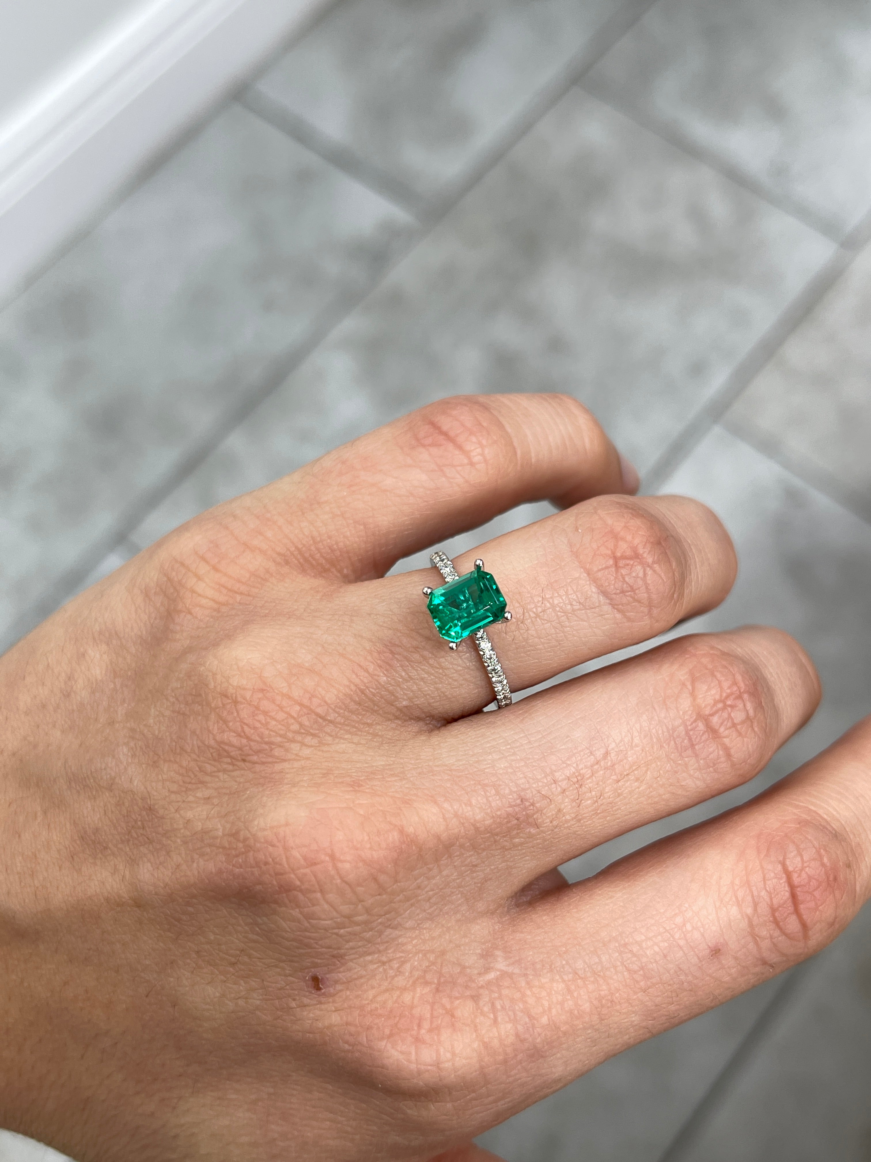 1.49 Carat 8x6mm Vivid Bluish Green Colombian Emerald Gemstone - Emerald Cut Natural Loose Gem for Jewelry Making & Engagement Rings