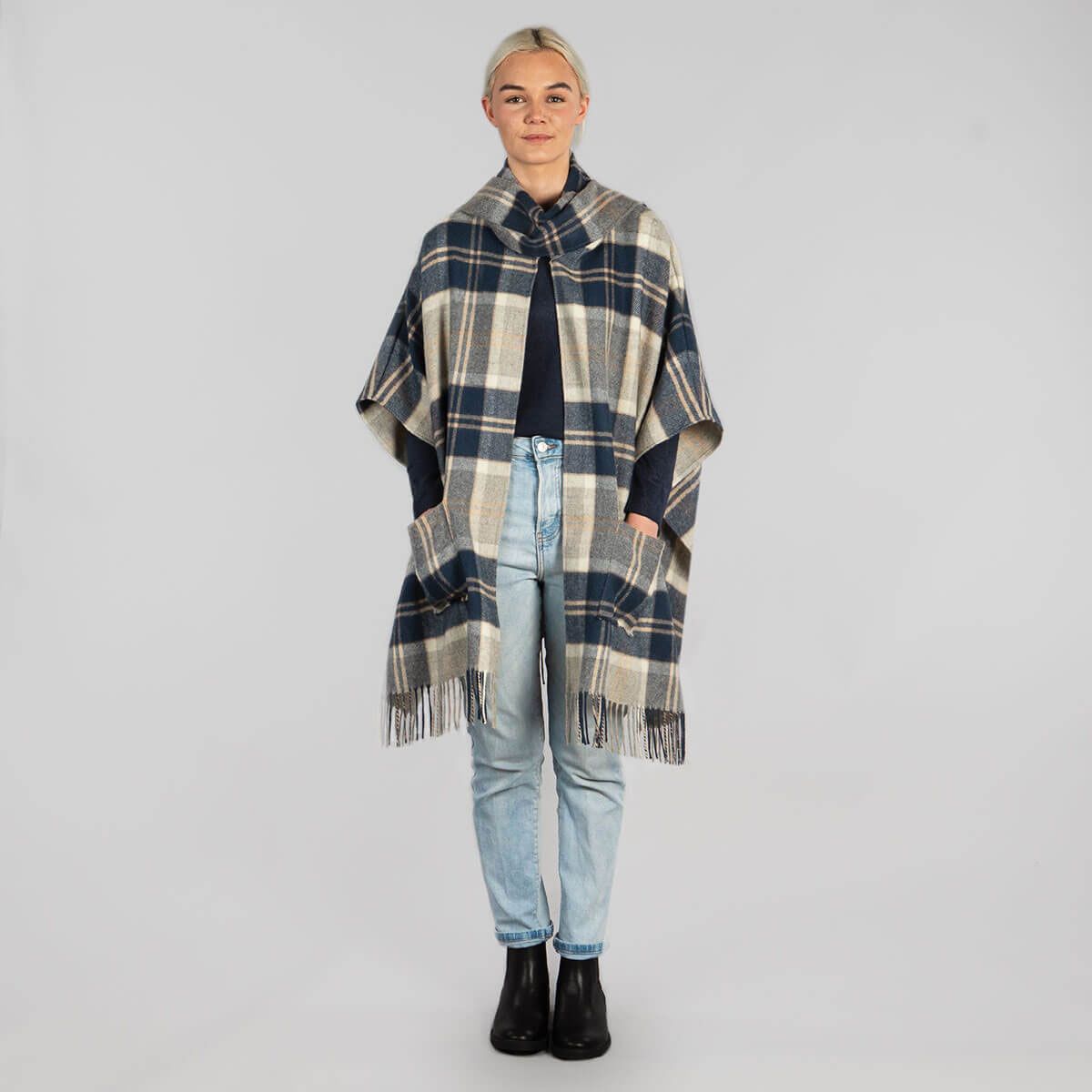 Robyn Bannockbane Grey Tartan Lambswool Jacket for Women - Classic Scottish Wool Coat for Fall & Winter - Perfect for Outdoor Adventures and Casual Wear