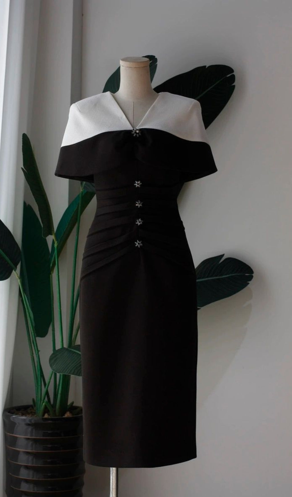 Elegant Cape Coat & Suspenders Two-Piece Dress Set for Women | Vintage-Inspired Outfit for Parties, Weddings & Special Occasions