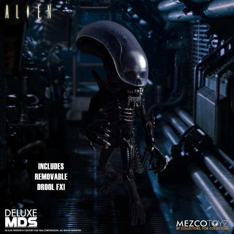 Mezco Designer Series Deluxe Alien Action Figure Set - Collectible Toy for Sci-Fi Fans & Movie Lovers - Perfect for Display, Gifts & Cosplay Scenes