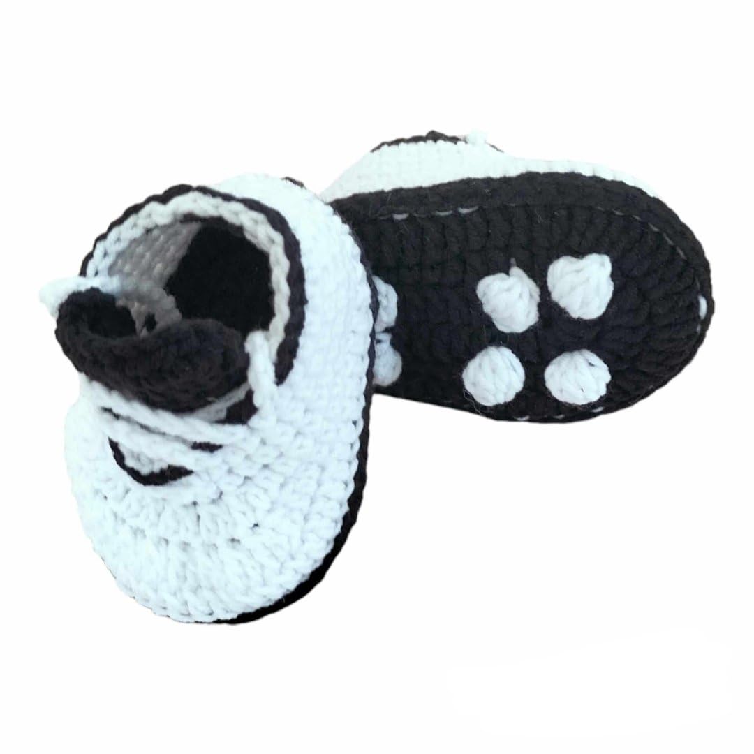 **Adorable Crochet Soccer Cleat Baby Booties for Newborns (0-12 Months) - Perfect for Baby Reveals, Father's Day & Unique Baby Gifts - Ideal for Photo Shoots, First Birthdays & Sporty Parenting Moments**