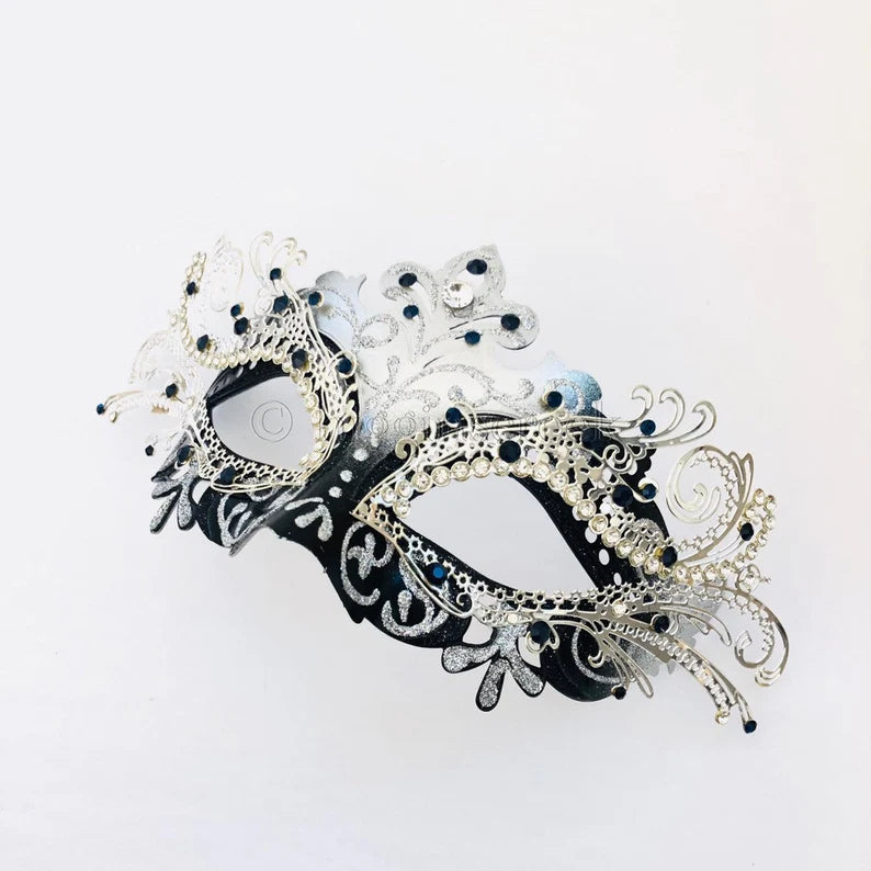 Sparkling Rhinestone Fox Mask for Halloween, Cosplay, and Costume Parties - Elegant & Glamorous Accessory for Women and Girls