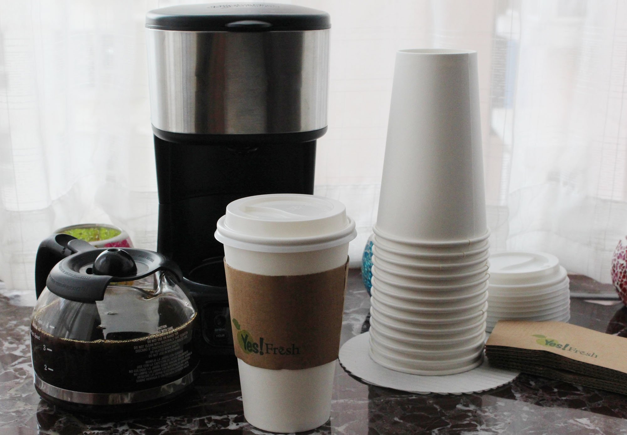 50 Pack 20oz Disposable White Paper Coffee Cups with Lids & Sleeves - Bulk Hot/Cold Drink Cups for Coffee, Tea, Hot Chocolate - Perfect for Cafes, Bistros, Offices & Takeout - Eco-Friendly To-Go Cups (50 Count)