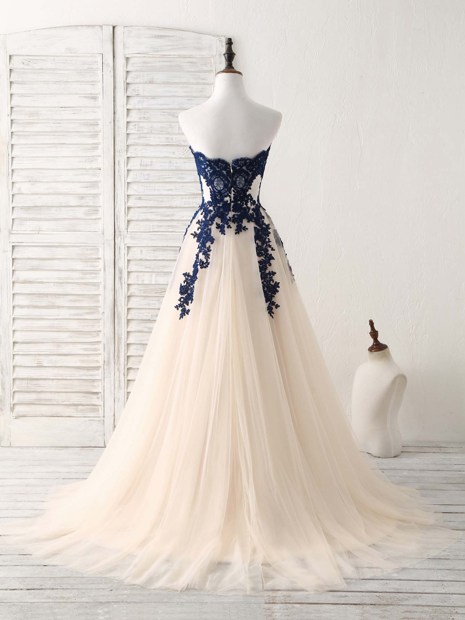 Elegant A-Line Sweetheart Tulle Lace Applique Green Long Prom Dress - Formal Evening Gown for Bridesmaid, Homecoming, Quinceañera & Special Occasions